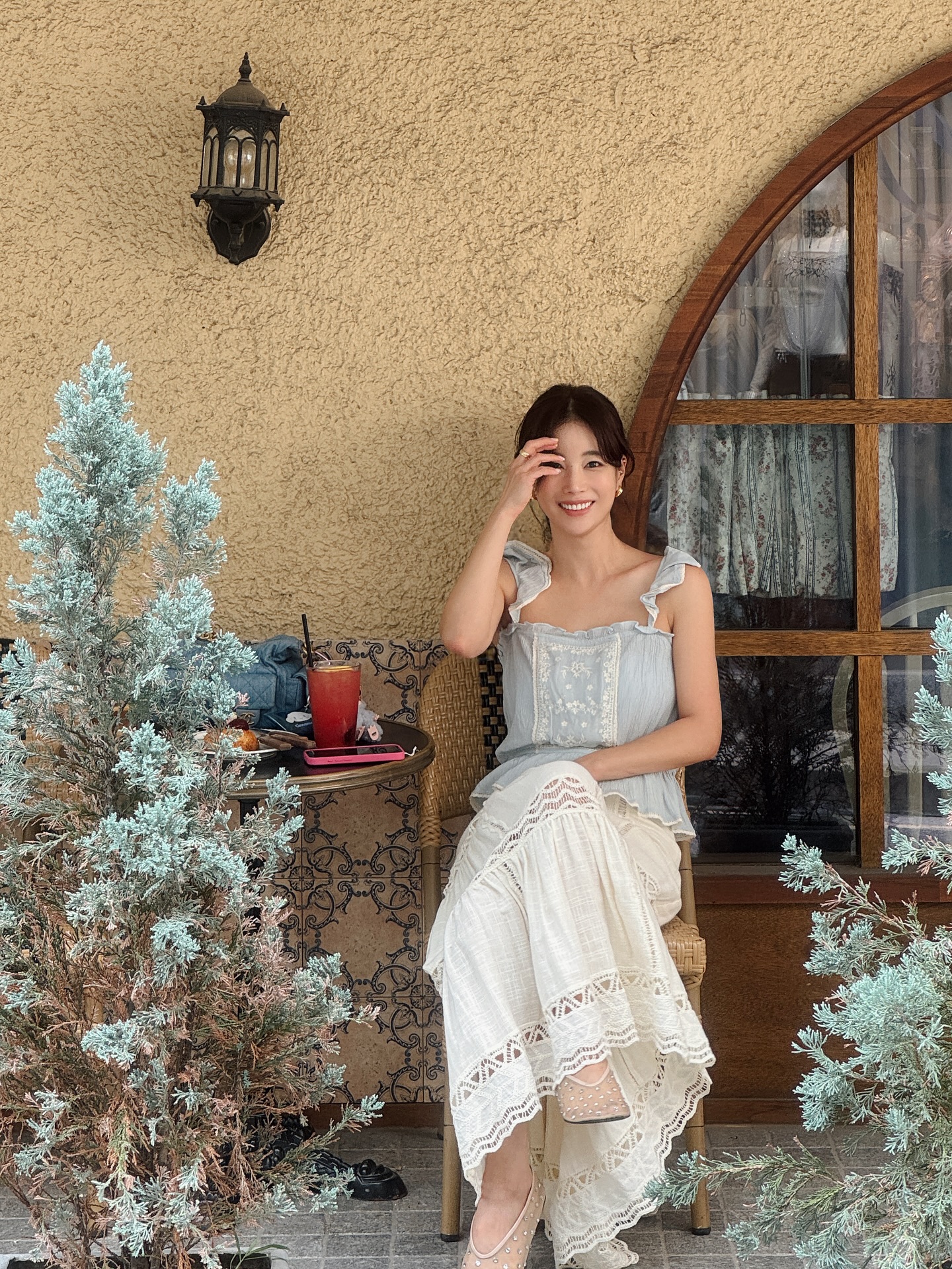 Kh&ocirc;ng cần mua sắm nhiều, phụ nữ tr&ecirc;n 40 tuổi chỉ cần c&oacute; đ&uacute;ng 4 kiểu ch&acirc;n v&aacute;y l&agrave; mặc đẹp cả năm- Ảnh 5.