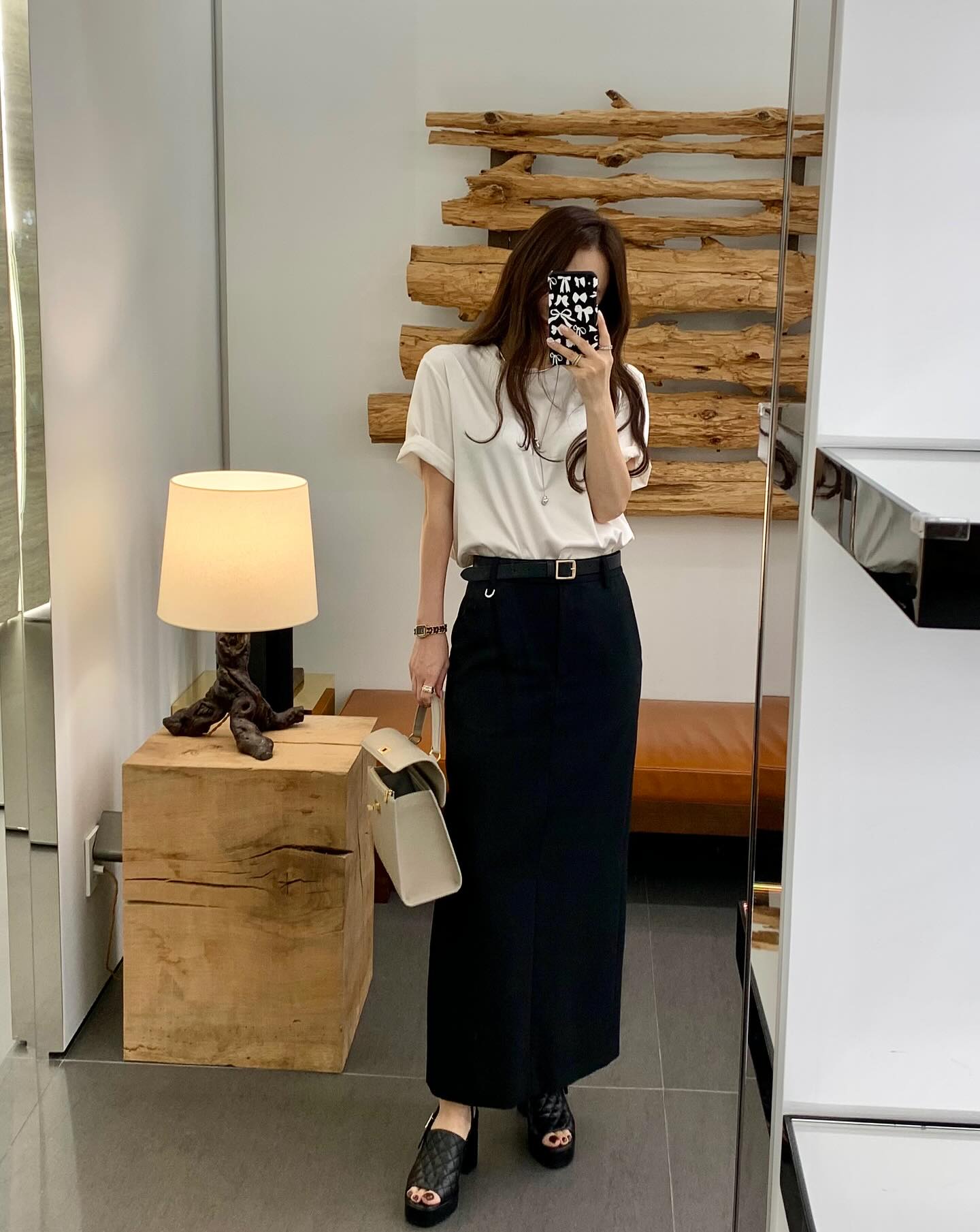 Kh&ocirc;ng cần mua sắm nhiều, phụ nữ tr&ecirc;n 40 tuổi chỉ cần c&oacute; đ&uacute;ng 4 kiểu ch&acirc;n v&aacute;y l&agrave; mặc đẹp cả năm- Ảnh 6.