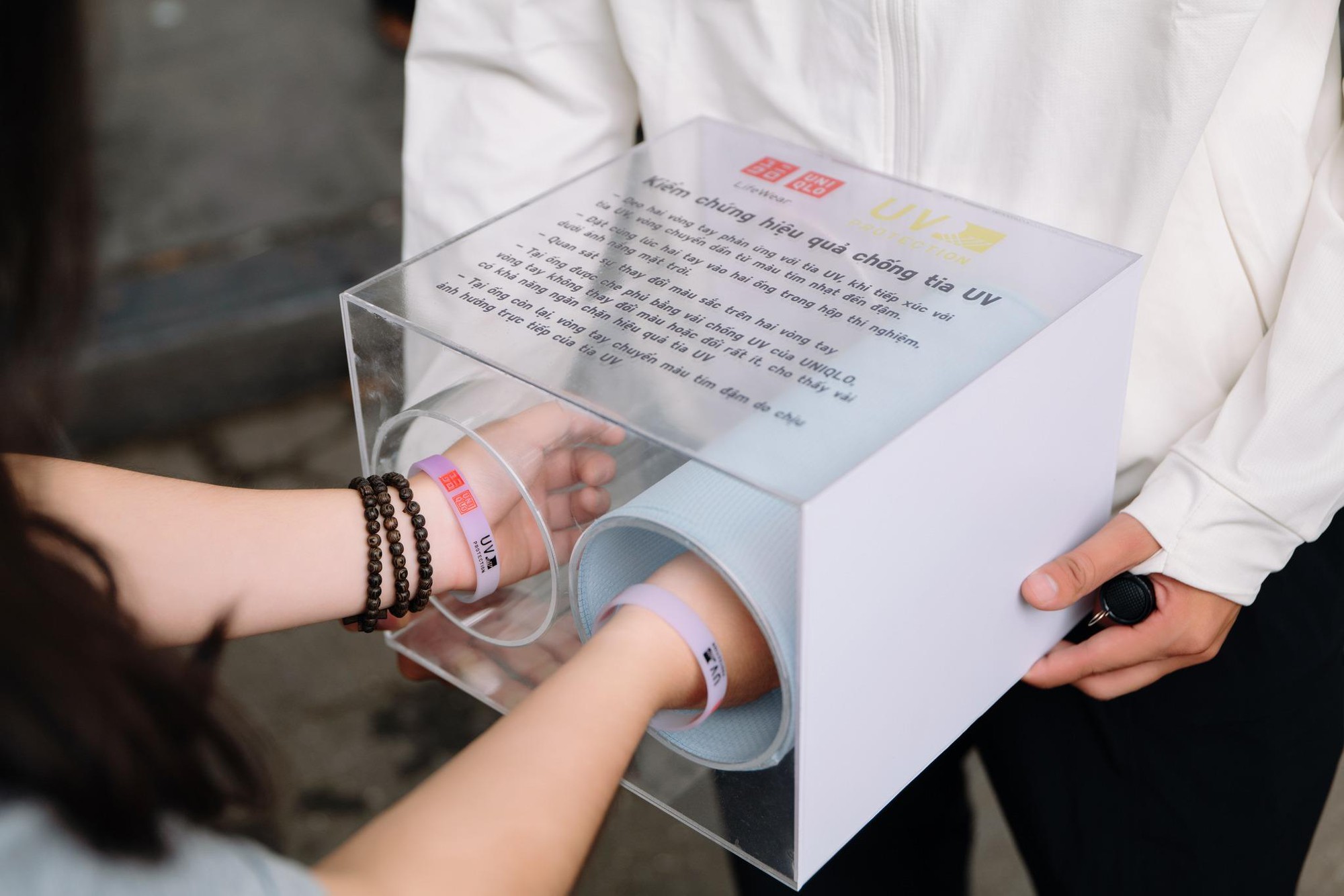 Tạm biệt thời trang &ldquo;Ninja&rdquo; nhờ c&ocirc;ng nghệ chống nắng mỏng nhẹ n&agrave;y - Ảnh 2.