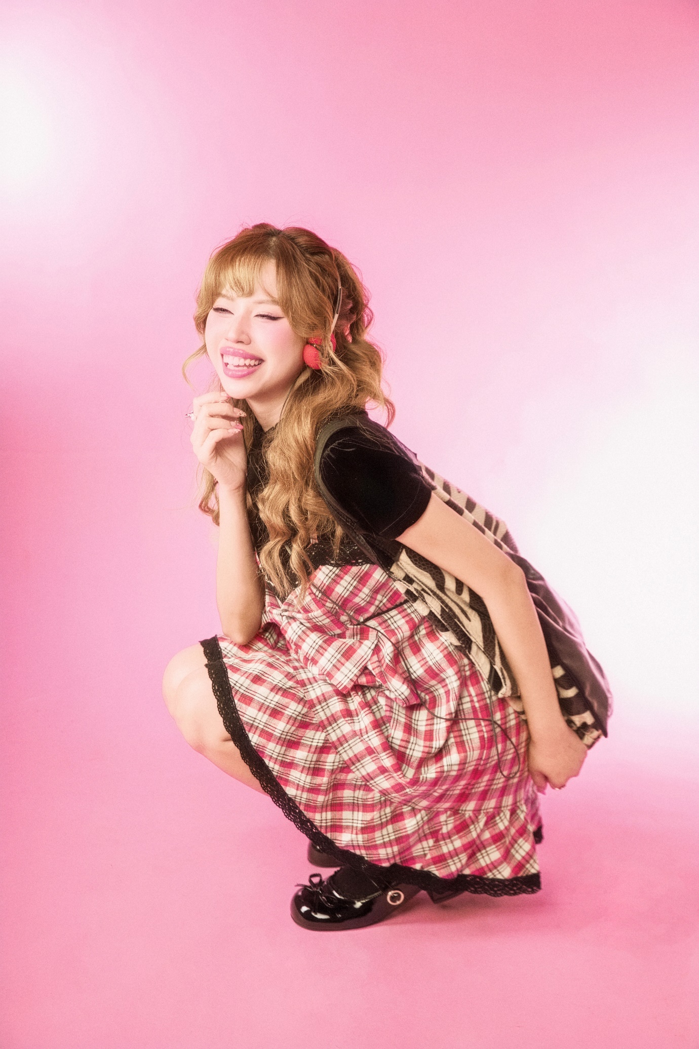 T&acirc;n binh Vpop Tiffany Bun debut với &ldquo;Y&ecirc;u Anh Vạn Kiếp&rdquo;: Visual s&aacute;ng, giọng h&aacute;t &ldquo;ngọt xỉu&rdquo; g&acirc;y ch&uacute; &yacute;- Ảnh 2.