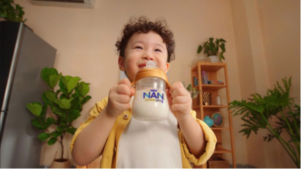 Mẹ phải l&agrave;m g&igrave; khi thiếu sữa, con c&ograve;i cọc nhưng lại c&oacute; một chiếc bụng "kh&oacute; chiều"?- Ảnh 1.