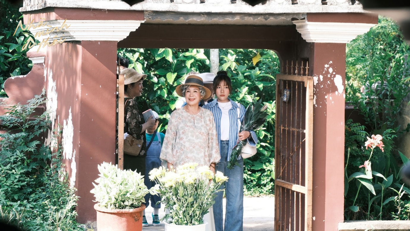 "Nh&agrave; M&igrave;nh Đi Th&ocirc;i": Chiến lược n&acirc;ng tầm điểm đến qua điện ảnh - Ảnh 2.