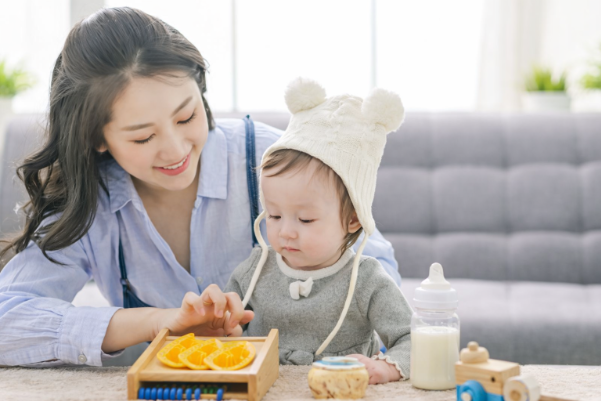 Mẹ phải l&agrave;m g&igrave; khi thiếu sữa, con c&ograve;i cọc nhưng lại c&oacute; một chiếc bụng "kh&oacute; chiều"?- Ảnh 3.