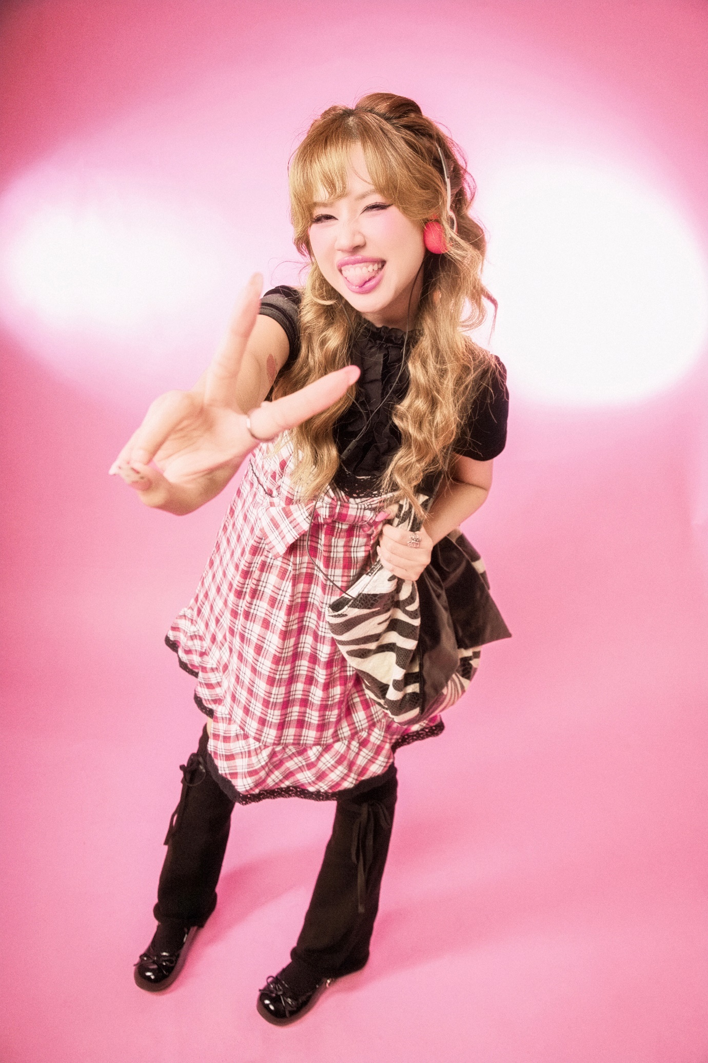 T&acirc;n binh Vpop Tiffany Bun debut với &ldquo;Y&ecirc;u Anh Vạn Kiếp&rdquo;: Visual s&aacute;ng, giọng h&aacute;t &ldquo;ngọt xỉu&rdquo; g&acirc;y ch&uacute; &yacute;- Ảnh 4.