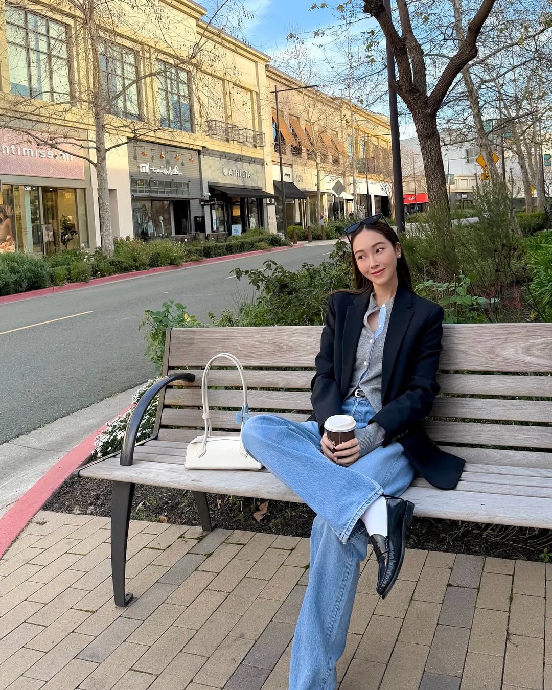 B&oacute;c gi&aacute; chiếc t&uacute;i Chanel 2026 khiến Go Youn Jung m&ecirc; mẩn: H&oacute;a ra đ&acirc;y l&agrave; xu hướng 'sang chảnh h&oacute;a' mọi set đồ c&ocirc;ng sở - Ảnh 8.