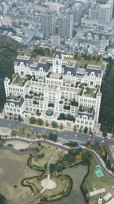 Dinh thự b&iacute; ẩn nhất Trung Quốc: Rộng gấp 9 lần phường Ho&agrave;n Kiếm H&agrave; Nội, trị gi&aacute; gần 10.000 tỷ đồng, đi m&ograve;n g&oacute;t kh&ocirc;ng thấy điểm dừng- Ảnh 1.