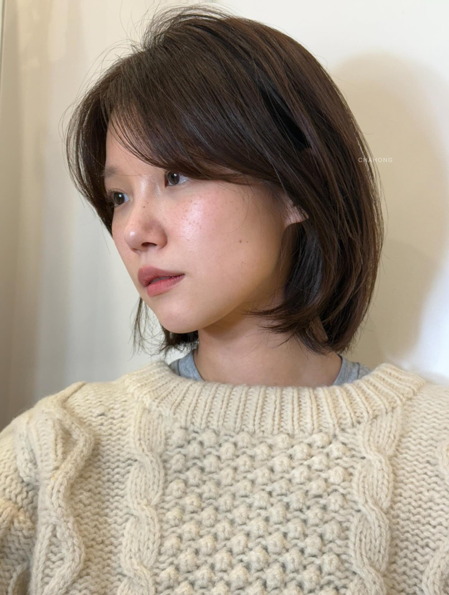 5 kiểu tóc ngắn đẹp hoàn hảo dành cho khuôn mặt tròn, cắt xong hè này xinh xuất sắc - Ảnh 2.