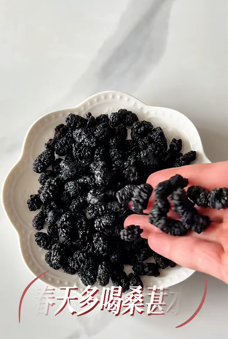 4 c&ocirc;ng thức nước d&acirc;u tằm gi&uacute;p da rạng rỡ từ b&ecirc;n trong: Uống đều v&agrave;i tuần, bạn sẽ thấy sự kh&aacute;c biệt - Ảnh 1.