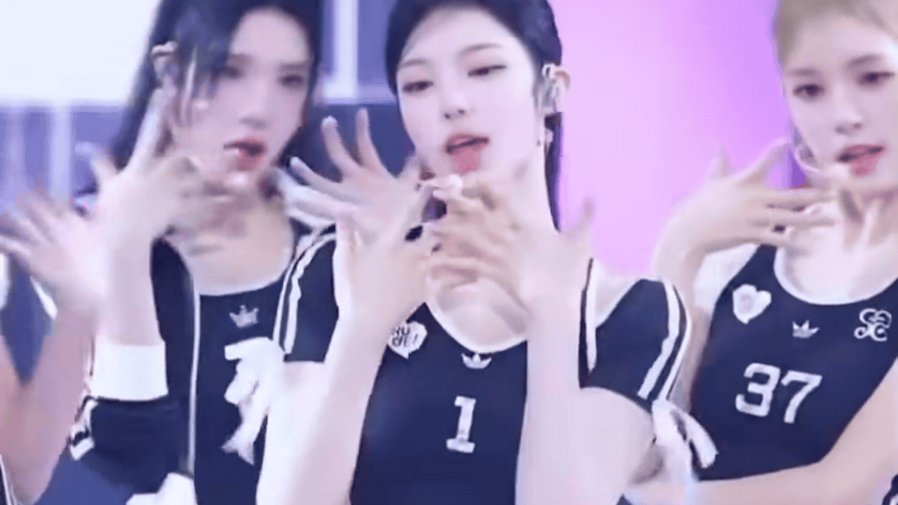 Cuối c&ugrave;ng mỹ nh&acirc;n n&agrave;y cũng hết flop: Nổi rần rần nhờ ca kh&uacute;c &ldquo;mỏ hỗn&rdquo;, nhan sắc c&agrave;ng nh&igrave;n l&acirc;u c&agrave;ng g&acirc;y thương nhớ  - Ảnh 2.