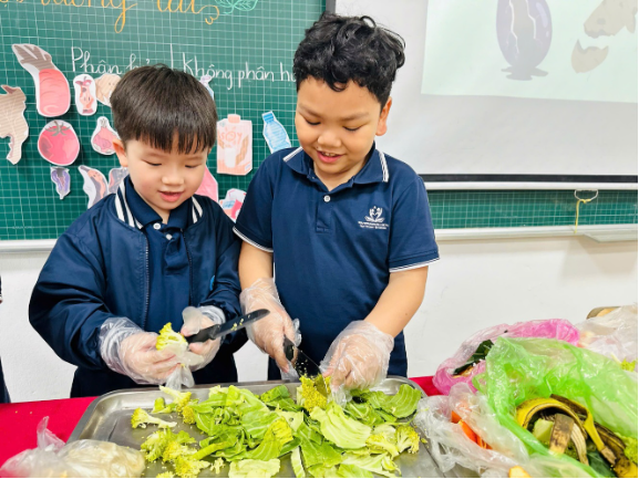 Ng&ocirc;i trường Tiểu học v&agrave; h&agrave;nh tr&igrave;nh biến r&aacute;c thải th&agrave;nh m&oacute;n qu&agrave; xanh cho cộng đồng- Ảnh 1.