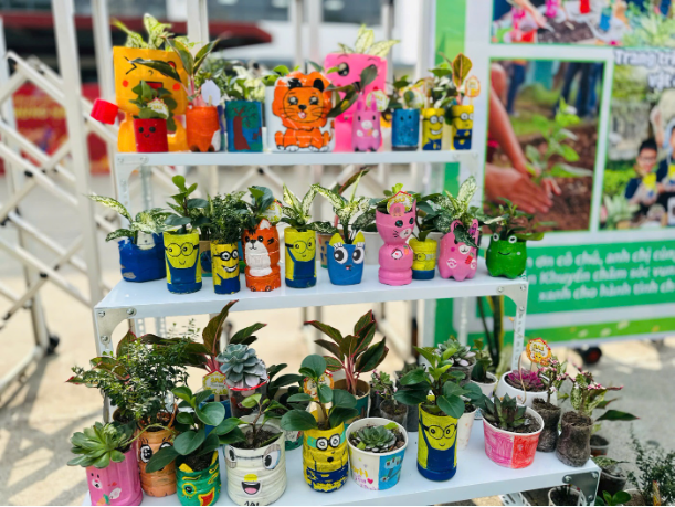 Ng&ocirc;i trường Tiểu học v&agrave; h&agrave;nh tr&igrave;nh biến r&aacute;c thải th&agrave;nh m&oacute;n qu&agrave; xanh cho cộng đồng- Ảnh 4.