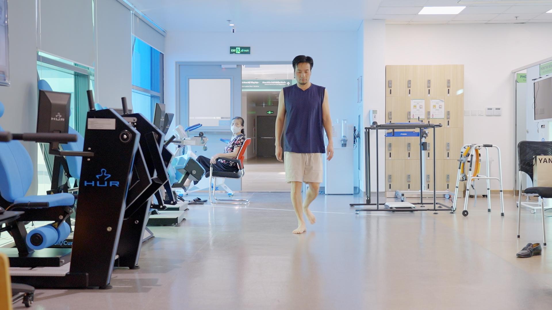 Phẫu thuật cho bệnh nh&acirc;n liệt tứ chi sau c&uacute; nhảy tại bể bơi - Ảnh 3.