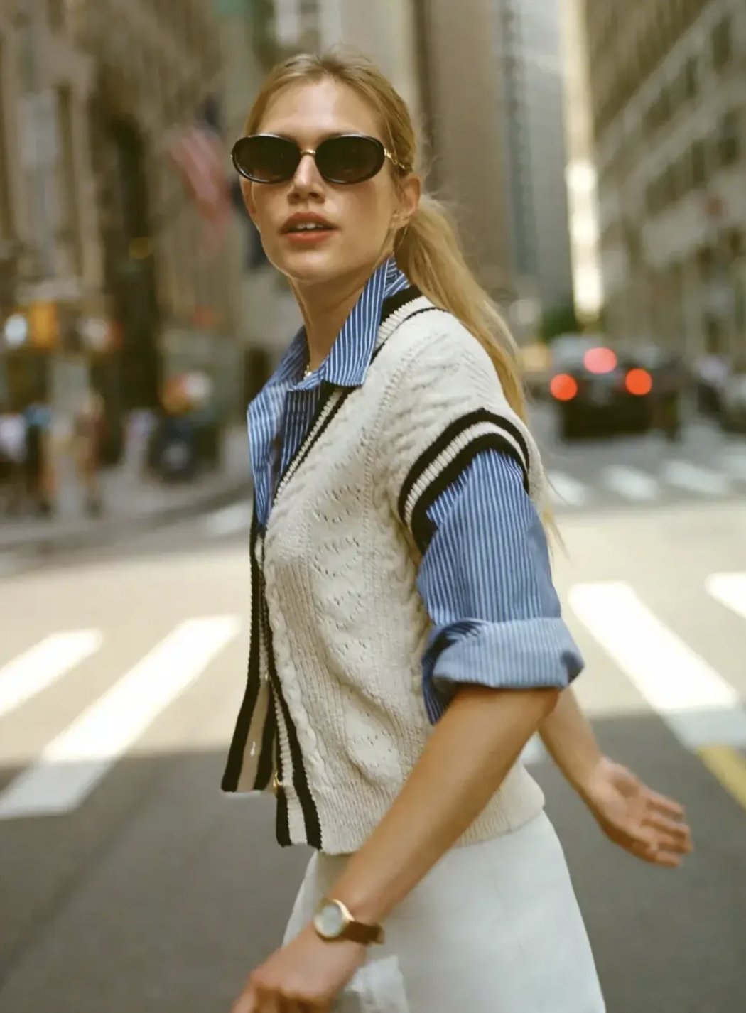 Chiếc áo đang gây bão mùa xuân năm nay: Hội mặc đẹp rần rần lăng xê, cứ diện lên là auto sang xịn! - Ảnh 18.