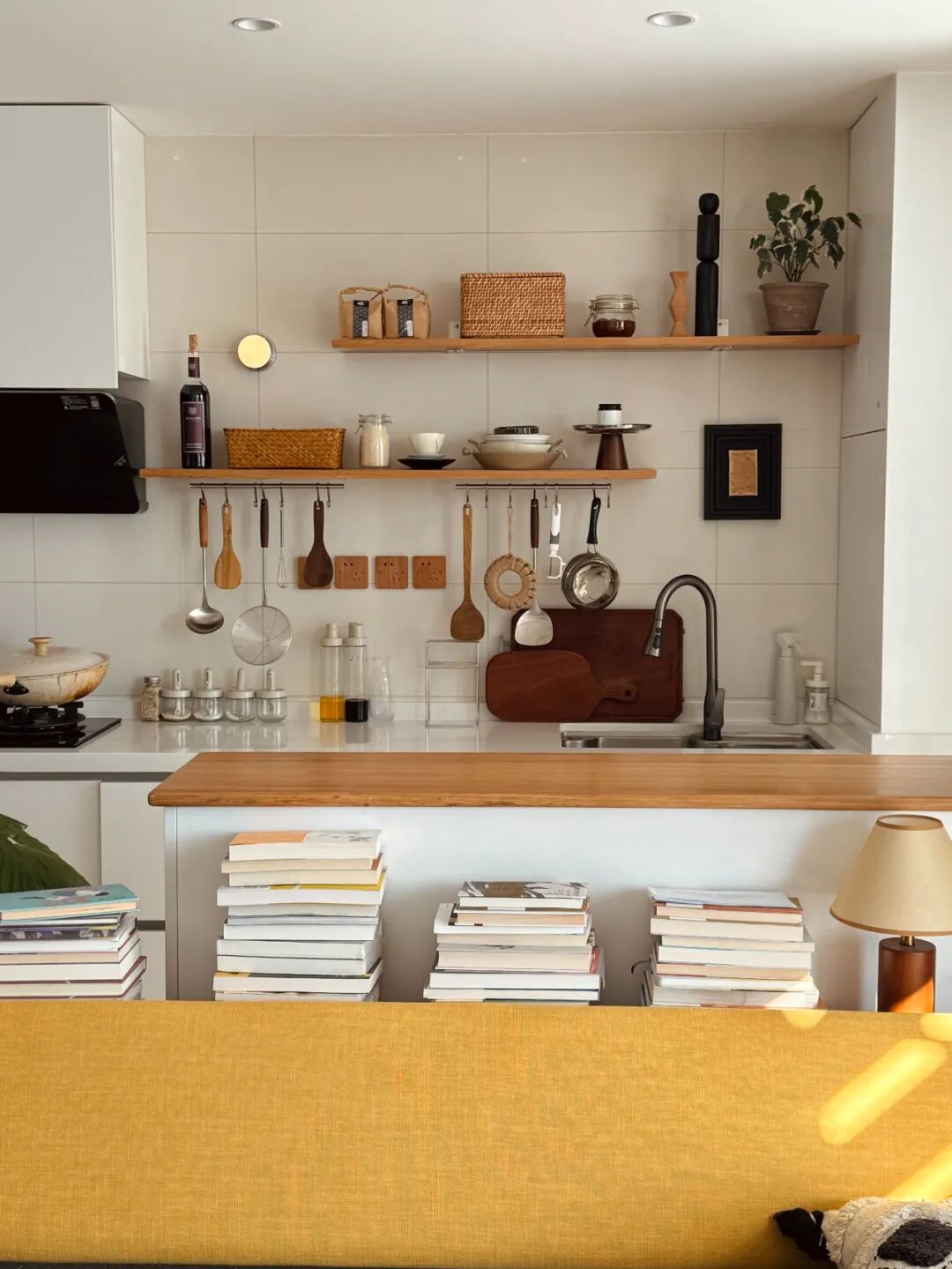 Chuyển về nh&agrave; mới 2 th&aacute;ng, t&ocirc;i mới hiểu: C&oacute; một kiểu mệt mỏi gọi l&agrave; &ldquo;nấu ăn t&ugrave;y tiện trong bếp&rdquo; v&agrave; 6 thiết kế đẹp nhưng bất tiện n&agrave;y l&agrave; nguy&ecirc;n nh&acirc;n - Ảnh 6.