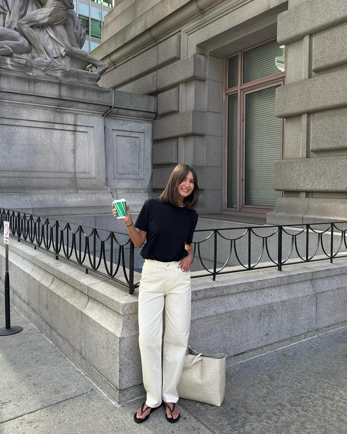 Phụ nữ Ph&aacute;p c&oacute; 5 c&aacute;ch mặc &aacute;o thun sang xịn mịn- Ảnh 6.