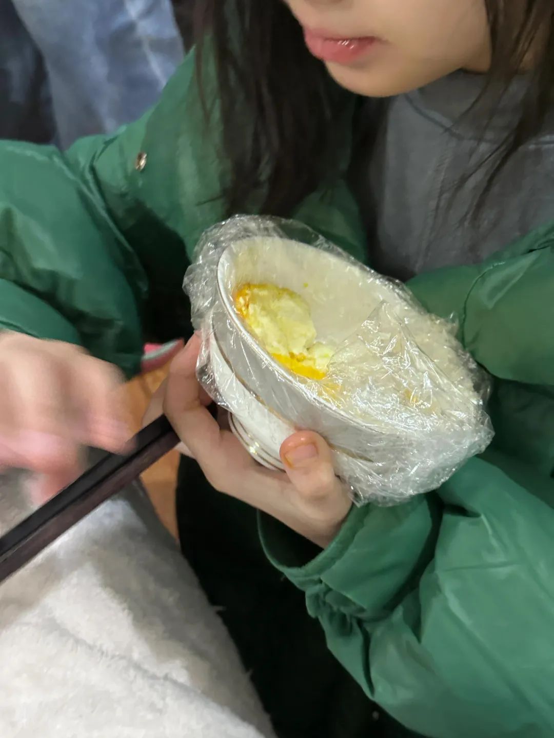 11 cách dùng màng bọc thực phẩm khiến tôi phải thốt lên: Sao không biết sớm- Ảnh 5. 11 cách dùng màng bọc thực phẩm khiến tôi phải thốt lên: Sao không biết sớm- Ảnh 5.