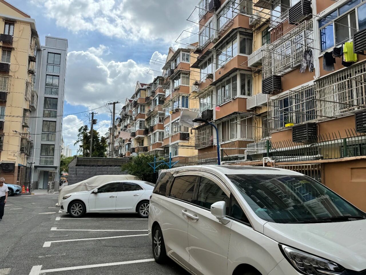 Tôi rời căn hộ có thang máy để về sống ở khu phố cũ: Sau 1 năm, tôi chỉ tiếc đã chuyển đi quá muộn - Ảnh 3.