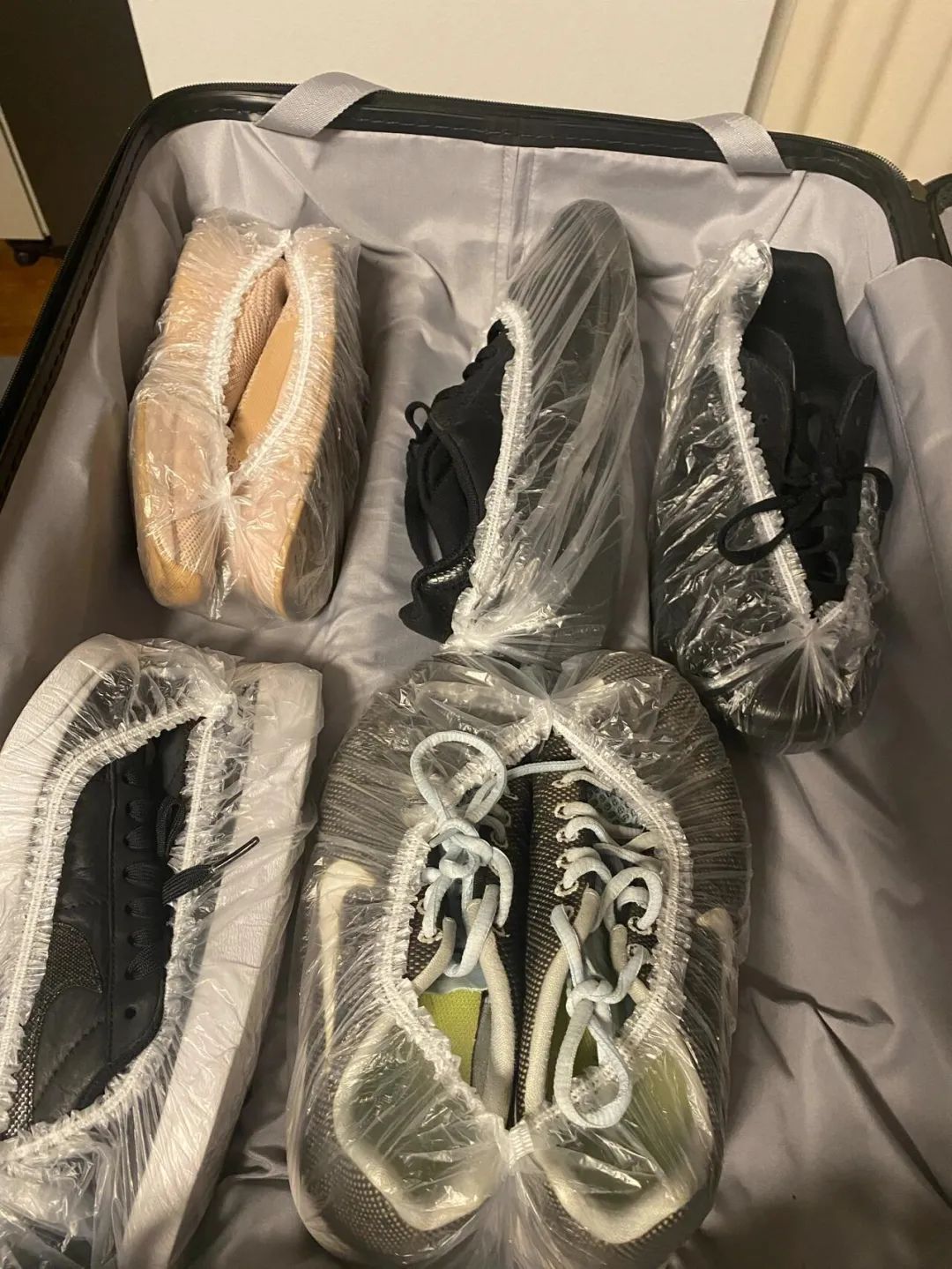 11 cách dùng màng bọc thực phẩm khiến tôi phải thốt lên: Sao không biết sớm- Ảnh 3. 11 cách dùng màng bọc thực phẩm khiến tôi phải thốt lên: Sao không biết sớm- Ảnh 3.