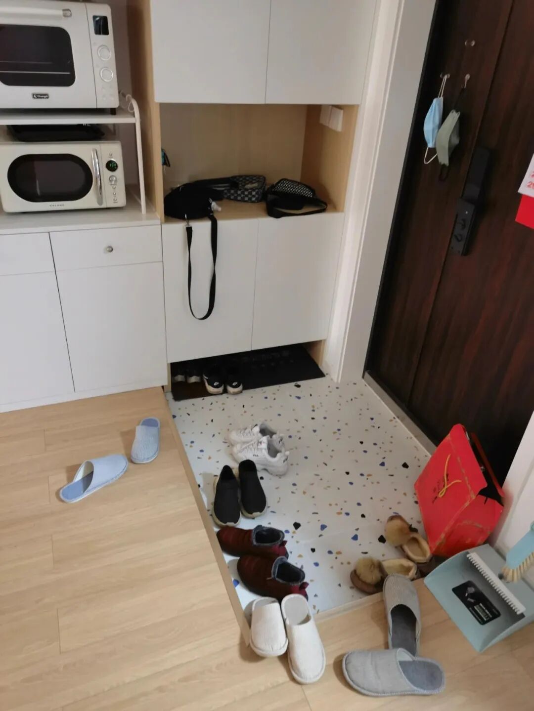 Nh&agrave; đẹp đến mấy cũng h&oacute;a &ldquo;rẻ tiền&rdquo; nếu giữ 6 th&oacute;i quen n&agrave;y - Ảnh 1.