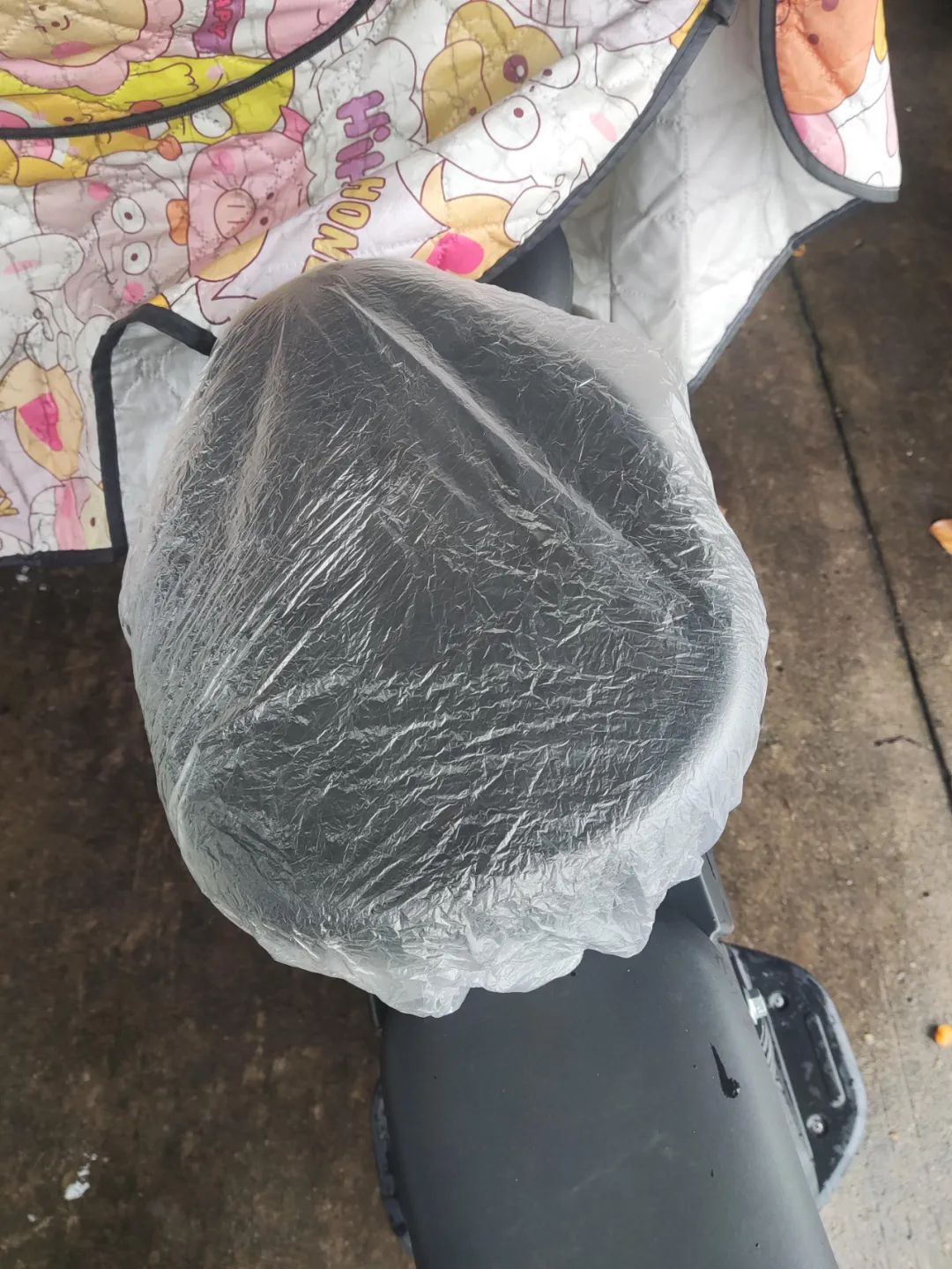 11 cách dùng màng bọc thực phẩm khiến tôi phải thốt lên: Sao không biết sớm- Ảnh 10. 11 cách dùng màng bọc thực phẩm khiến tôi phải thốt lên: Sao không biết sớm- Ảnh 10.