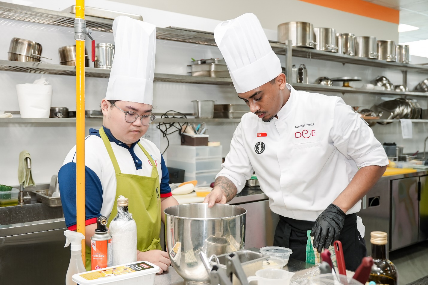 Học nh&oacute;m ng&agrave;nh dịch vụ tại UEF, sinh vi&ecirc;n c&oacute; cơ hội học tập quốc tế từ sớm - Ảnh 4.