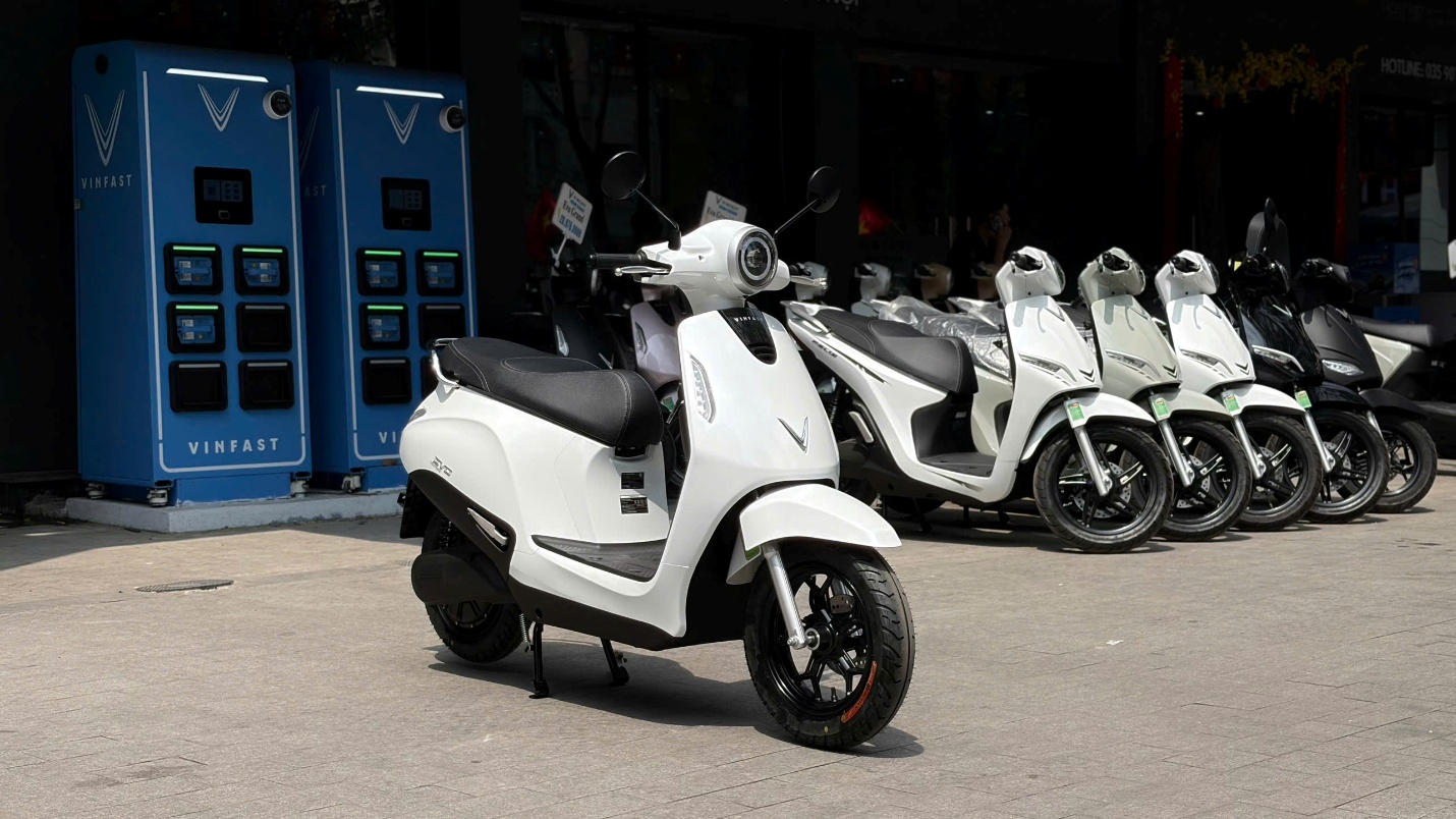 Xe đổi pin VinFast Evo - Người đồng h&agrave;nh đ&aacute;ng gi&aacute; cho d&acirc;n c&ocirc;ng sở giữa thời b&atilde;o gi&aacute; xăng dầu - Ảnh 1.