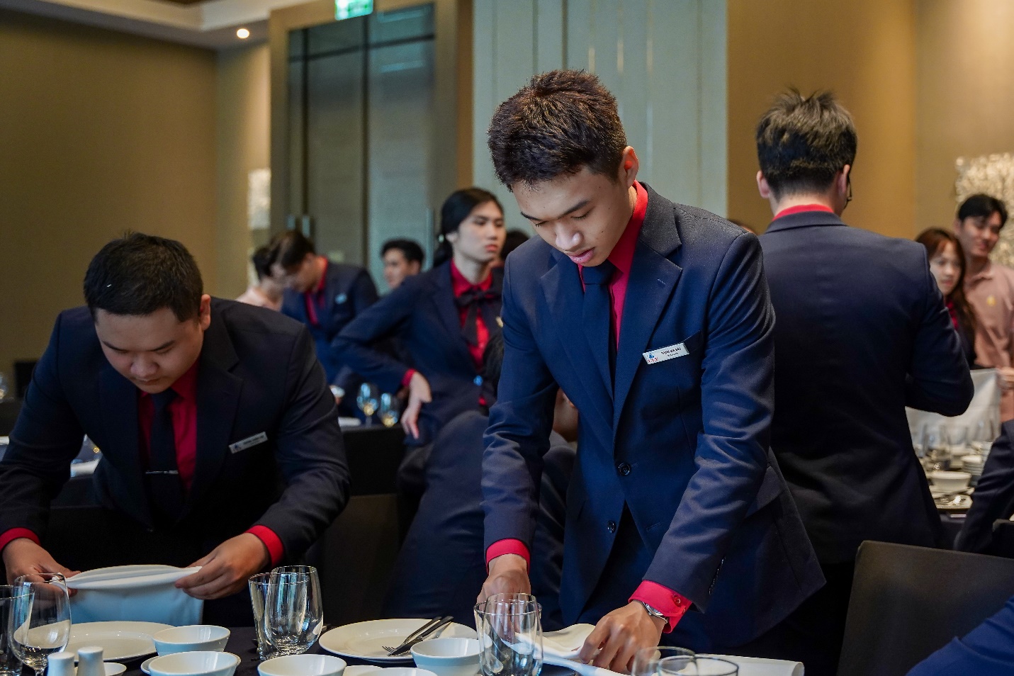 Học nh&oacute;m ng&agrave;nh dịch vụ tại UEF, sinh vi&ecirc;n c&oacute; cơ hội học tập quốc tế từ sớm - Ảnh 3.