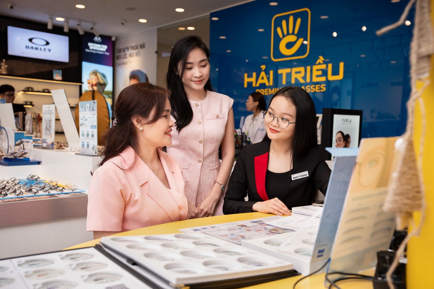 Mua mắt k&iacute;nh ch&iacute;nh h&atilde;ng tại K&iacute;nh Hải Triều: Gi&aacute;, thương hiệu, dịch vụ - Ảnh 4.