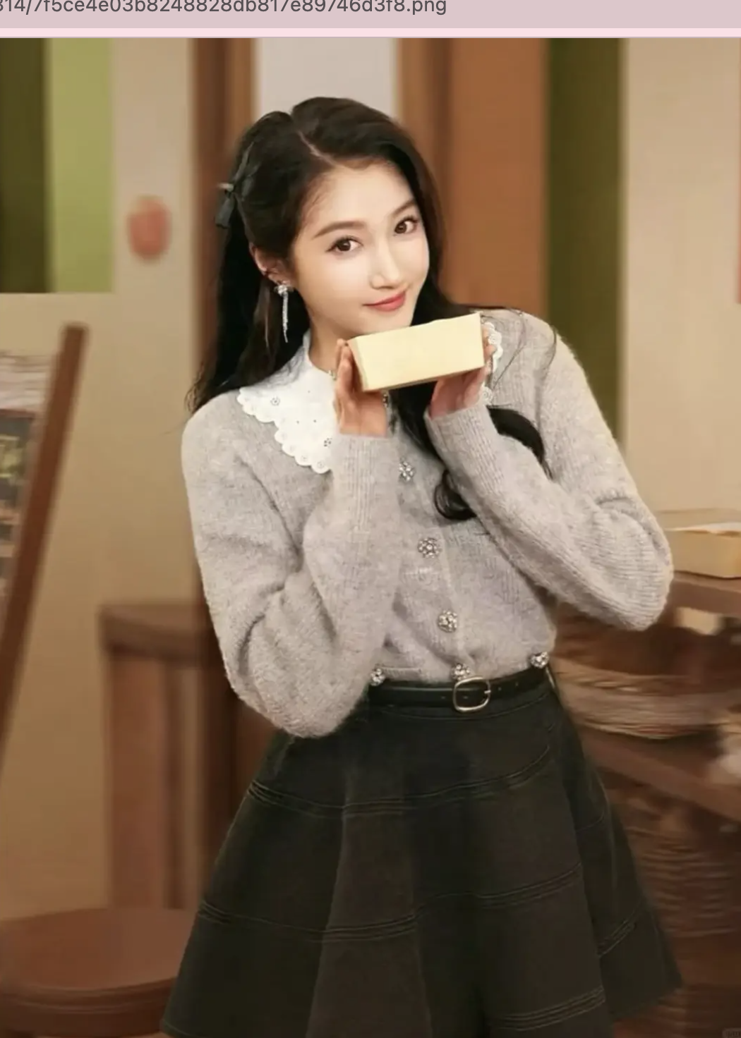 Chẳng cần cầu kỳ, cứ l&ocirc;i &aacute;o dệt kim v&agrave; ch&acirc;n v&aacute;y ra diện l&agrave; giấu nhẹm khuyết điểm, h&oacute;a "n&agrave;ng thơ" trong v&ograve;ng một nốt nhạc! - Ảnh 16.