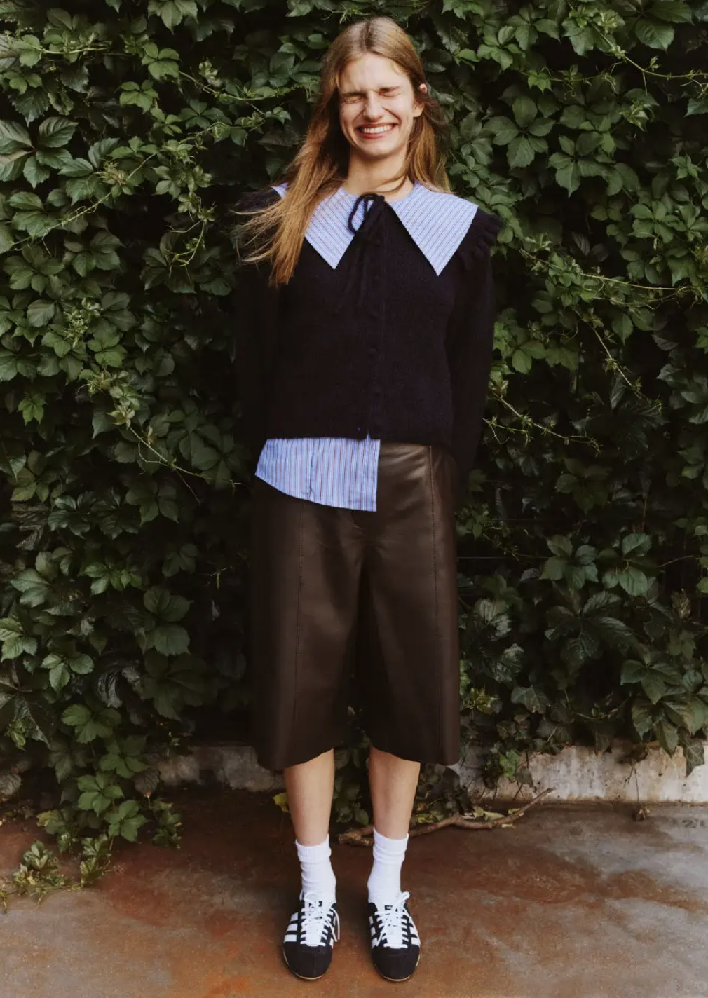 Chẳng cần cầu kỳ, cứ l&ocirc;i &aacute;o dệt kim v&agrave; ch&acirc;n v&aacute;y ra diện l&agrave; giấu nhẹm khuyết điểm, h&oacute;a "n&agrave;ng thơ" trong v&ograve;ng một nốt nhạc! - Ảnh 15.