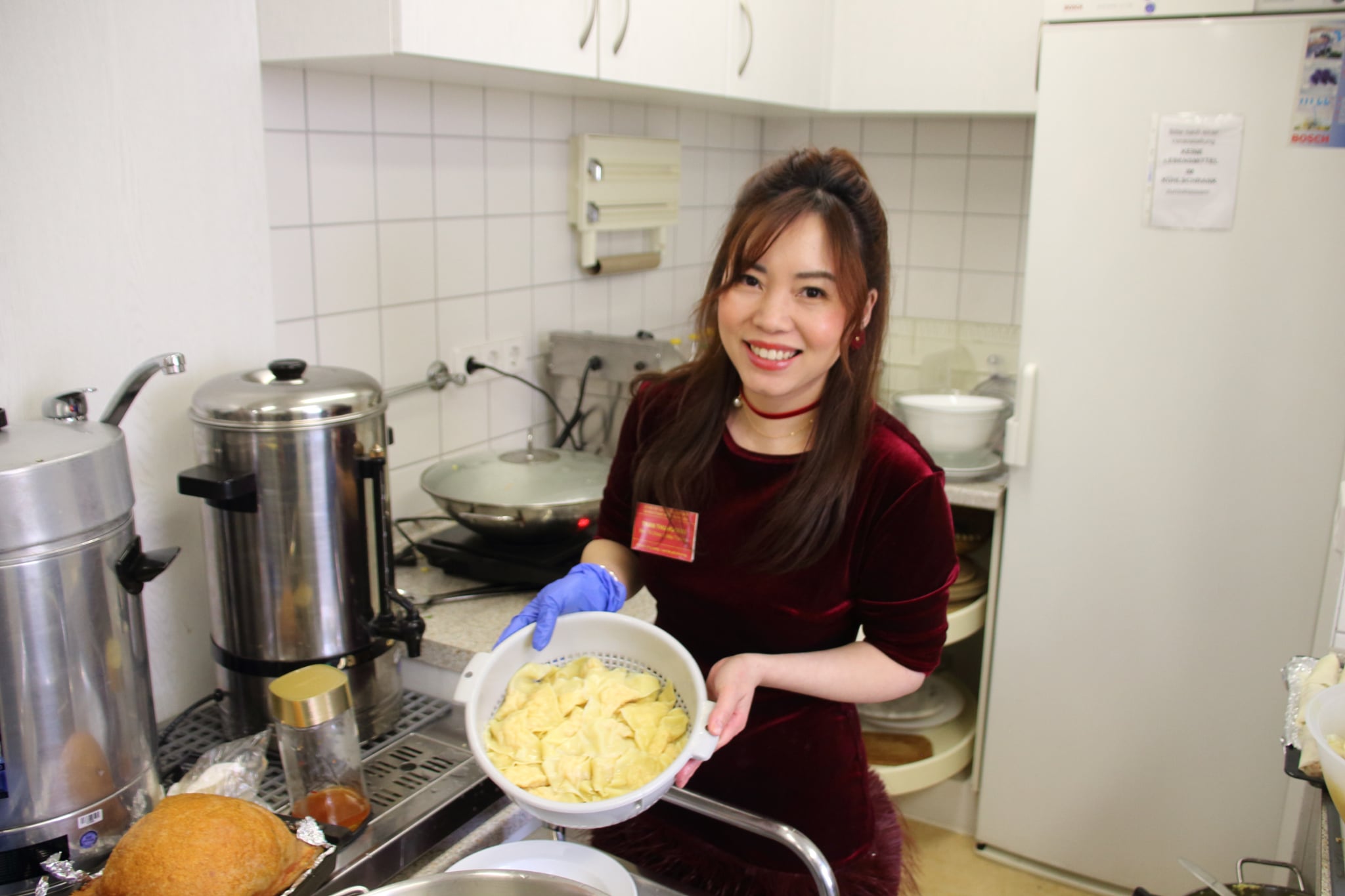 Mẹ 2 con ở trời &Acirc;u l&agrave;m m&oacute;n qu&ecirc; nh&agrave;, dạy con n&oacute;i tiếng Việt v&agrave; giữ trọn hồn Tết Việt Nam giữa m&ugrave;a đ&ocirc;ng xa xứ- Ảnh 7.