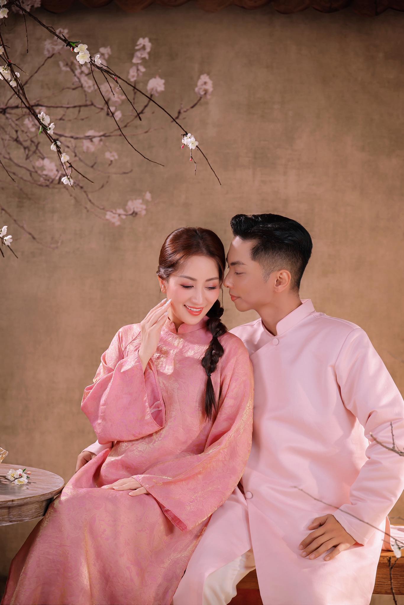 Thiếu gia Sài thành si mê nữ nghệ sĩ U45 là viện trưởng hơn 11 tuổi, xây nhà mặt tiền trăm tỷ  - Ảnh 1.