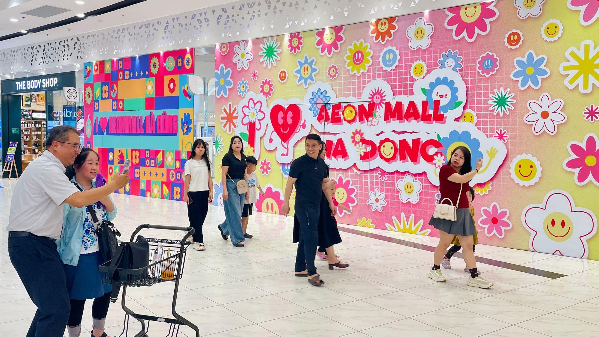 AEON MALL H&agrave; Đ&ocirc;ng: Lời hồi đ&aacute;p từ tr&aacute;i tim v&agrave; h&agrave;nh tr&igrave;nh g&oacute;i gh&eacute;m một m&oacute;n qu&agrave; lớn - Ảnh 1.