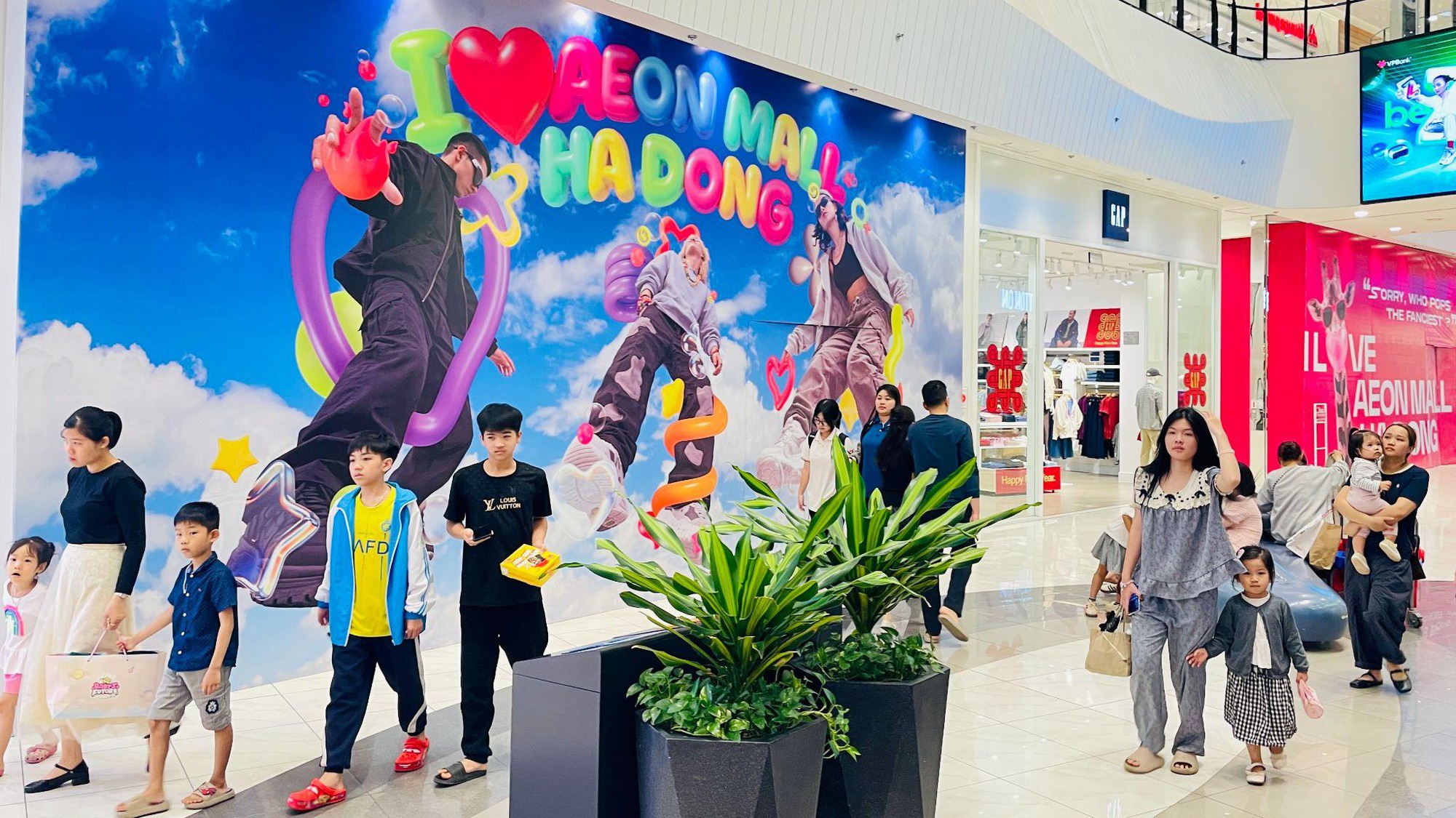 AEON MALL H&agrave; Đ&ocirc;ng: Lời hồi đ&aacute;p từ tr&aacute;i tim v&agrave; h&agrave;nh tr&igrave;nh g&oacute;i gh&eacute;m một m&oacute;n qu&agrave; lớn - Ảnh 2.