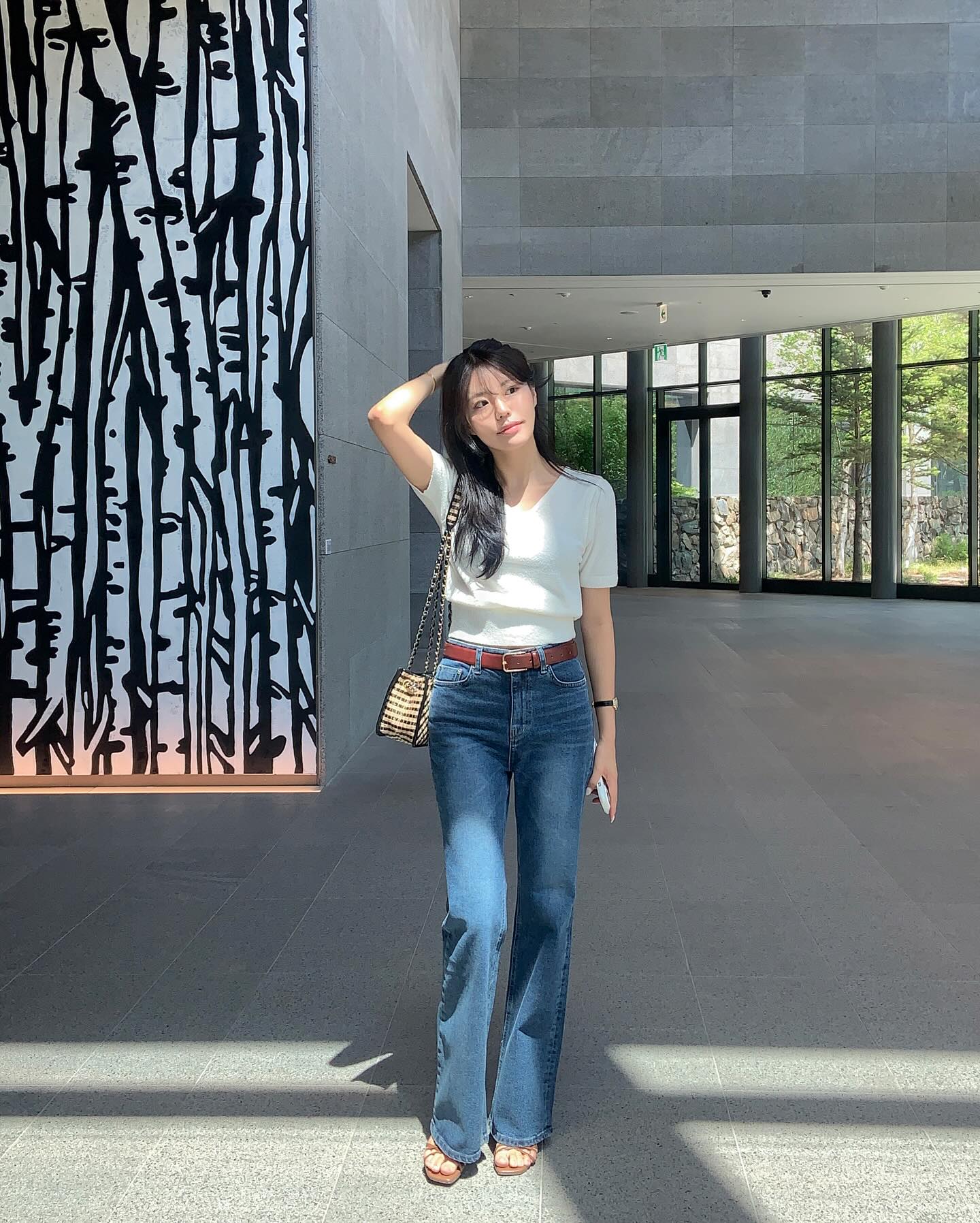 Quần jeans ống rộng - c&aacute;ch phối đồ s&agrave;nh điệu cho m&ugrave;a h&egrave; 2026 - Ảnh 2.