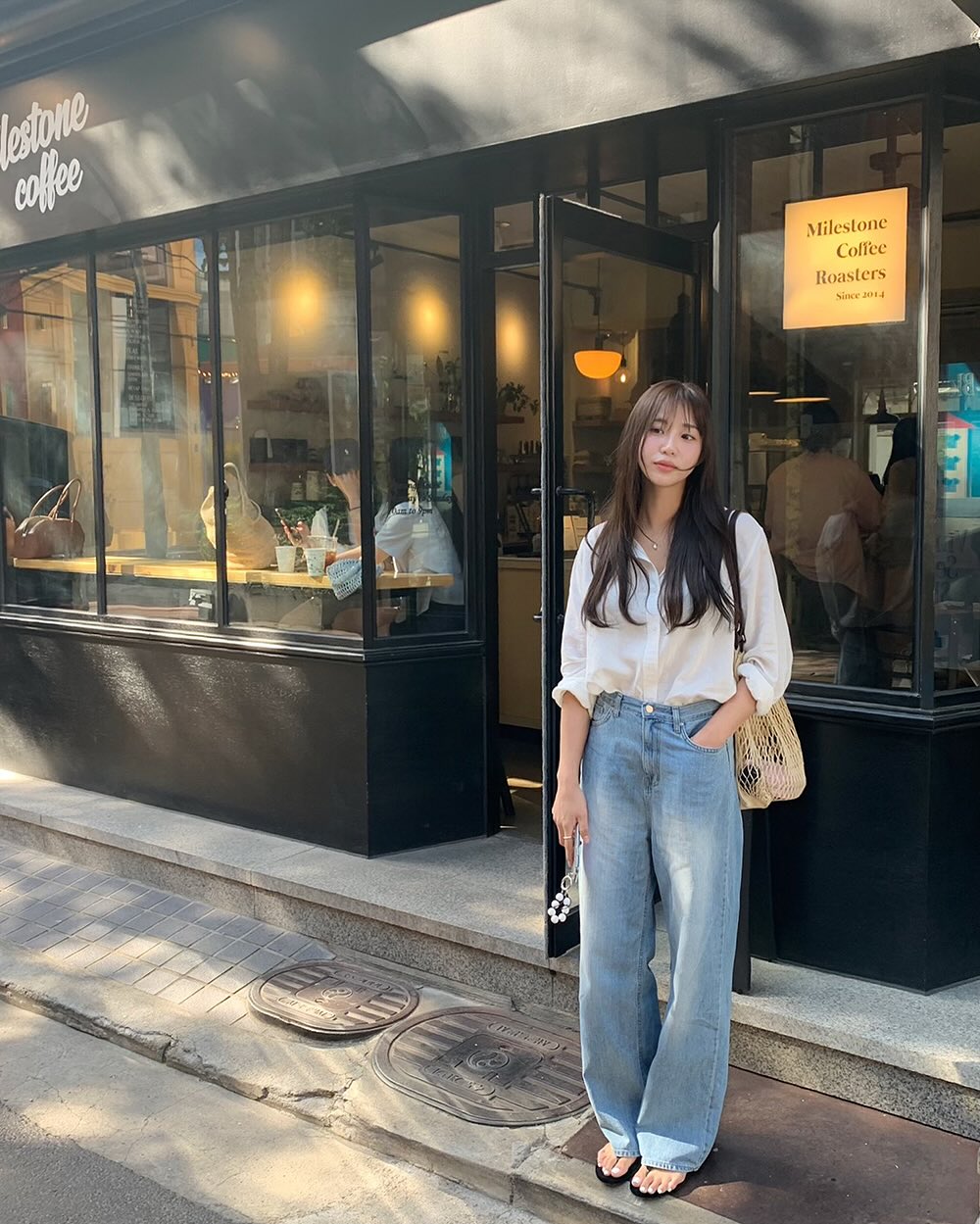 Quần jeans ống rộng - c&aacute;ch phối đồ s&agrave;nh điệu cho m&ugrave;a h&egrave; 2026 - Ảnh 8.