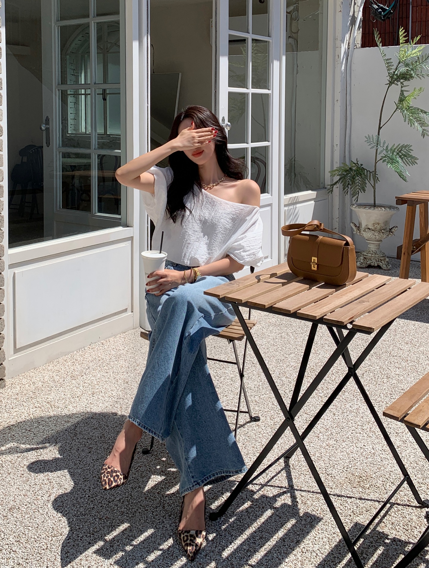 Quần jeans ống rộng - c&aacute;ch phối đồ s&agrave;nh điệu cho m&ugrave;a h&egrave; 2026 - Ảnh 9.