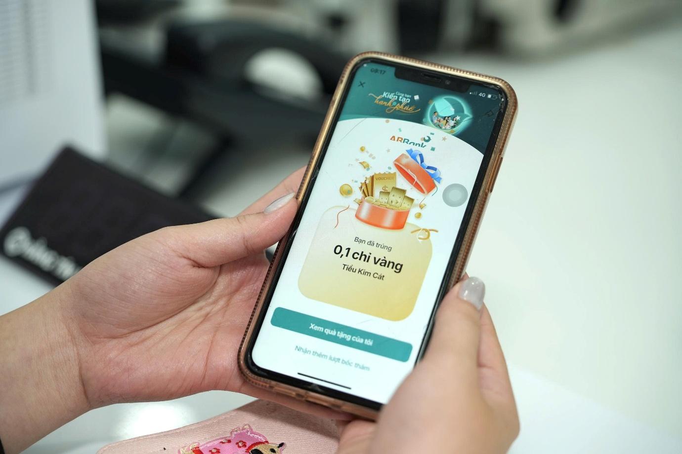 &ldquo;Đại tiệc Hạnh ph&uacute;c&rdquo; ABBank đổ bộ 20/3: Nh&acirc;n đ&ocirc;i cơ hội tr&uacute;ng v&agrave;ng 24k c&ugrave;ng &ldquo;mưa&rdquo; qu&agrave; tặng - Ảnh 2.