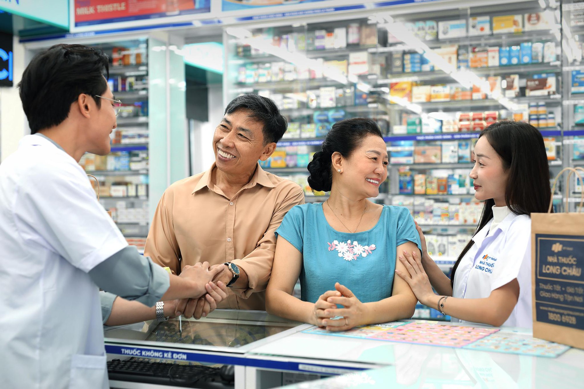 H&agrave;ng triệu kh&aacute;ch h&agrave;ng an t&acirc;m v&igrave; ch&iacute;nh s&aacute;ch kh&ocirc;ng tăng gi&aacute; thuốc của Long Ch&acirc;u - Ảnh 2.