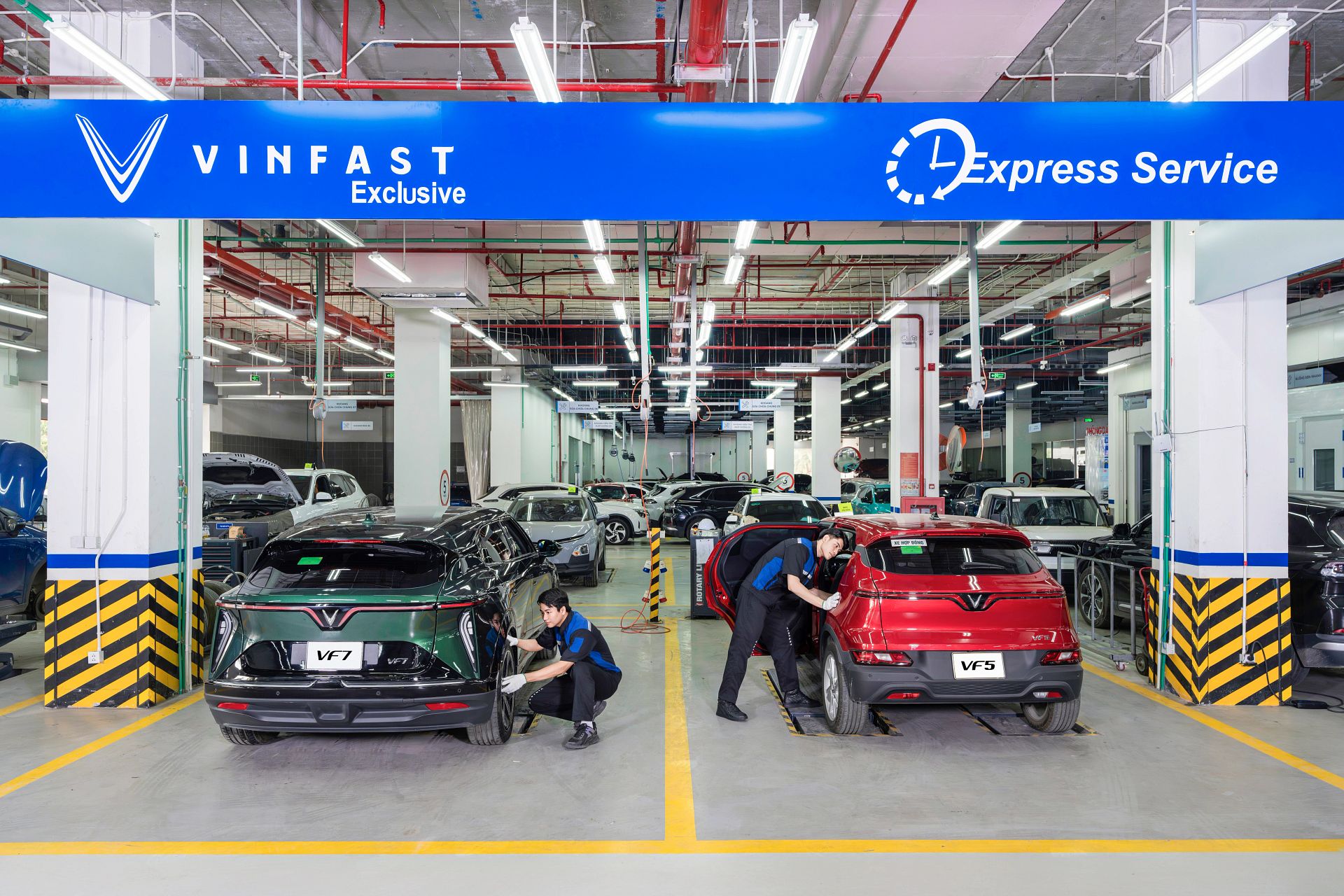 Xưởng dịch vụ phủ k&iacute;n như &ldquo;Wi-Fi to&agrave;n quốc&rdquo;, chủ xe VinFast y&ecirc;n t&acirc;m tr&ecirc;n mọi cung đường - Ảnh 1.