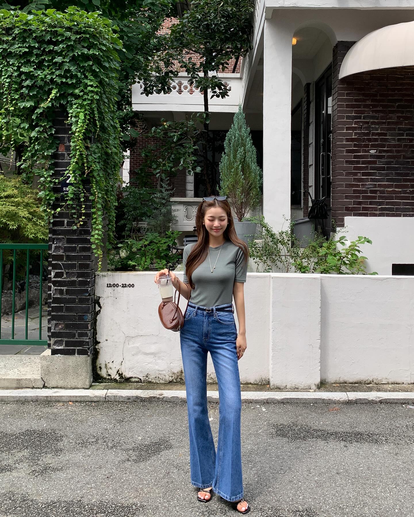 4 mẫu áo mùa hè cứ mặc lên là sang chảnh, chị em không cần mua đồ hiệu vẫn nâng cấp được style- Ảnh 8. 4 mẫu áo mùa hè cứ mặc lên là sang chảnh, chị em không cần mua đồ hiệu vẫn nâng cấp được style- Ảnh 8.