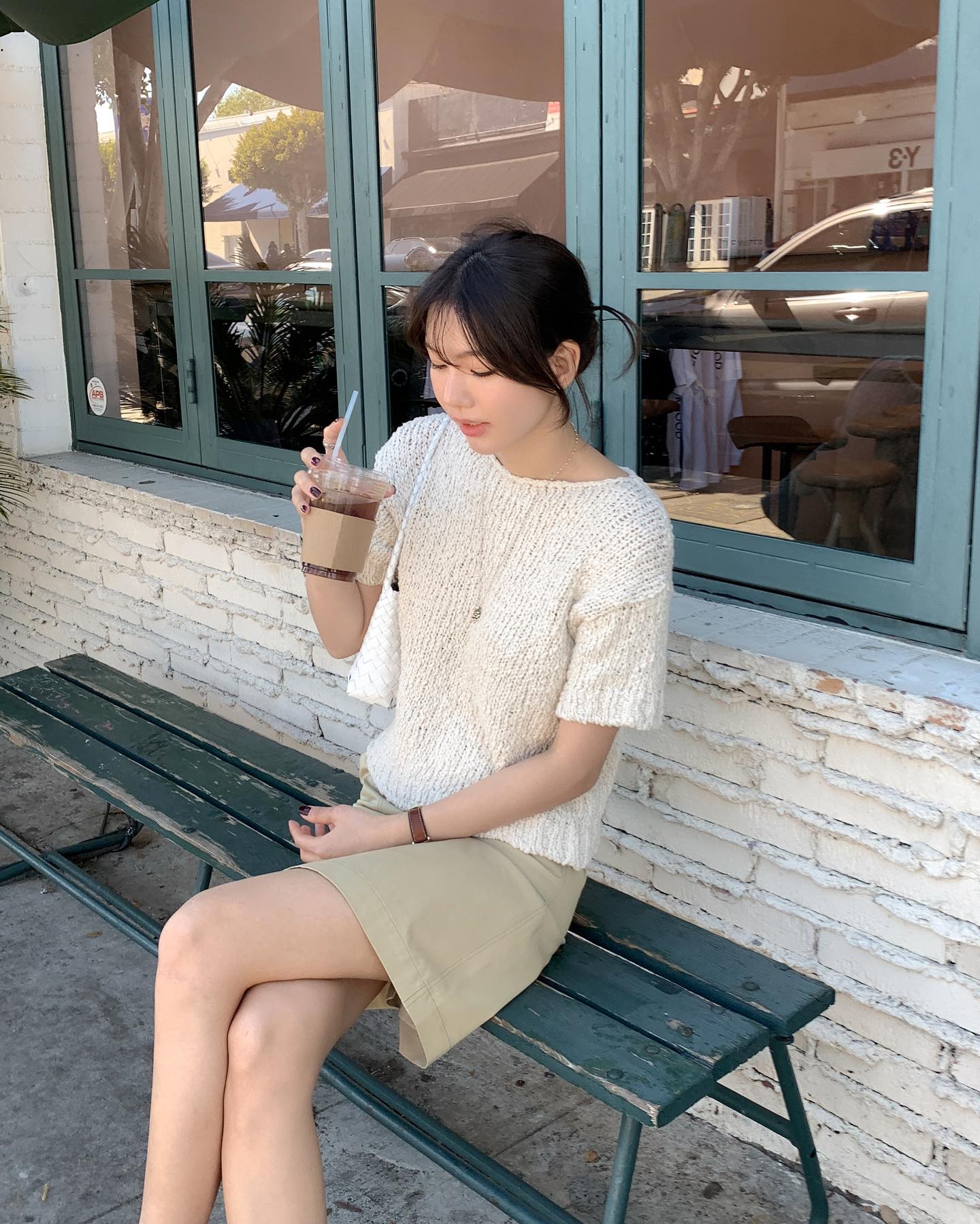 Hè này chị em cứ mặc đồ sáng màu thật nhiều, đảm bảo trẻ ra 5 tuổi- Ảnh 8. Hè này chị em cứ mặc đồ sáng màu thật nhiều, đảm bảo trẻ ra 5 tuổi- Ảnh 8.