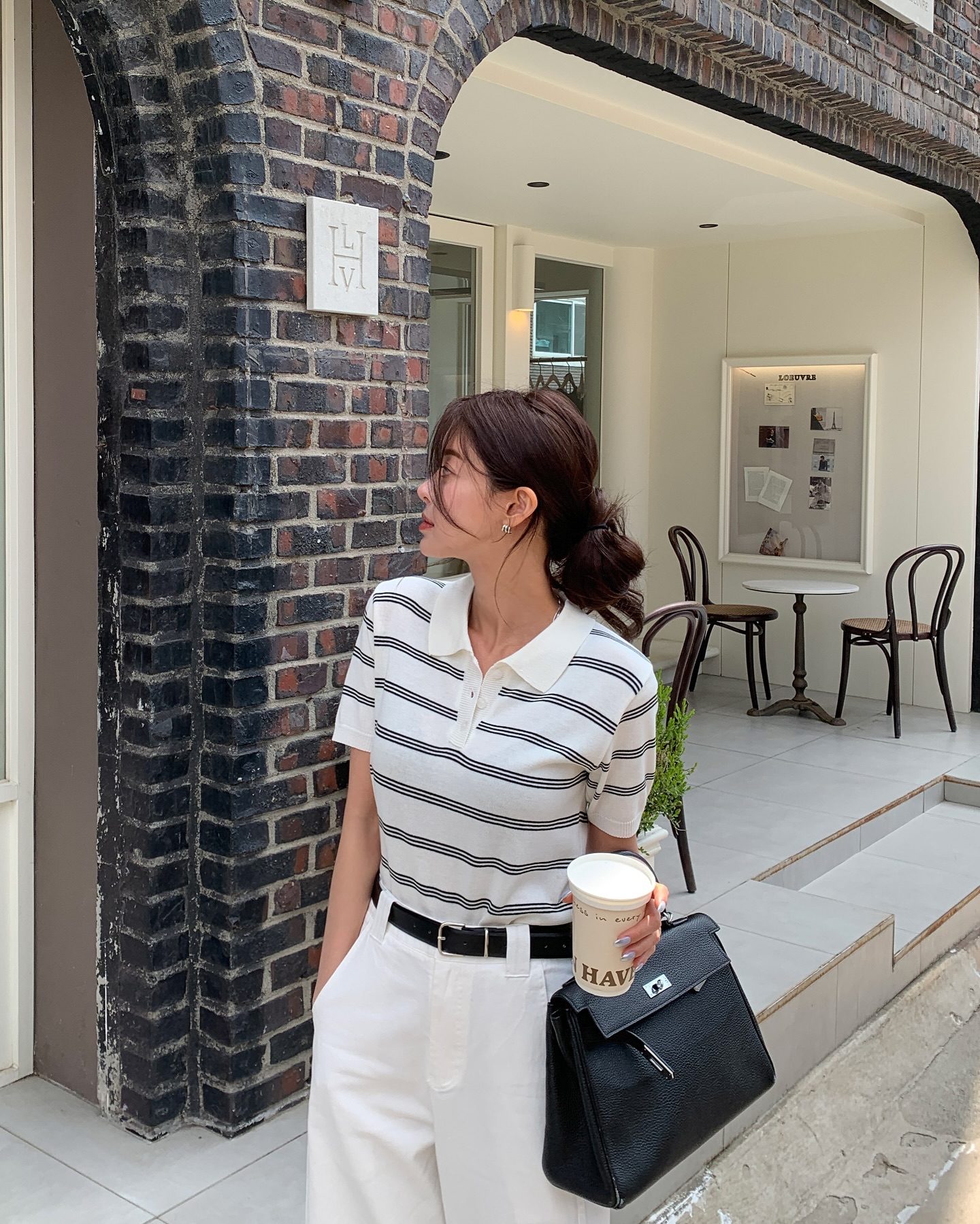 4 mẫu áo mùa hè cứ mặc lên là sang chảnh, chị em không cần mua đồ hiệu vẫn nâng cấp được style- Ảnh 2. 4 mẫu áo mùa hè cứ mặc lên là sang chảnh, chị em không cần mua đồ hiệu vẫn nâng cấp được style- Ảnh 2.