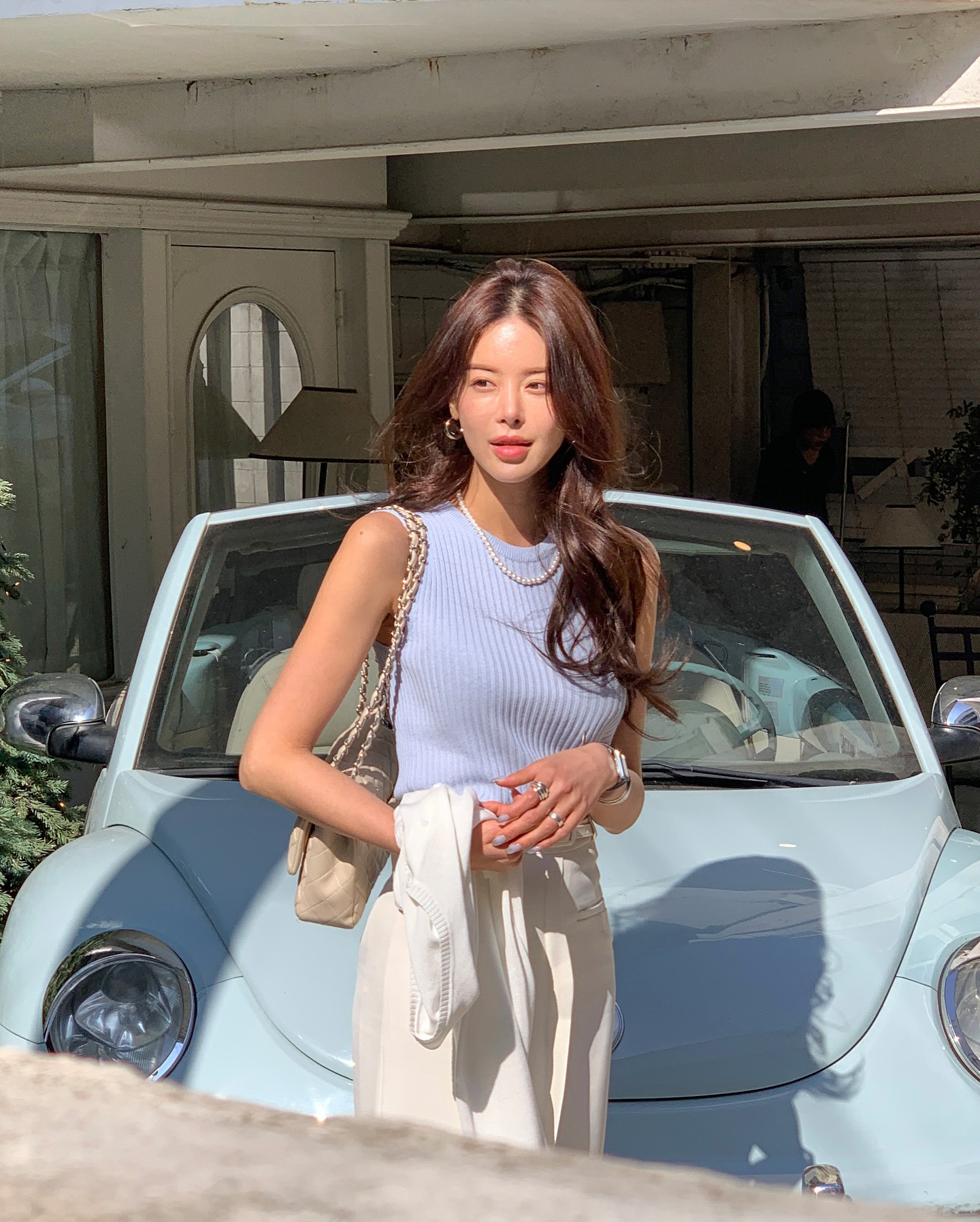 4 mẫu áo mùa hè cứ mặc lên là sang chảnh, chị em không cần mua đồ hiệu vẫn nâng cấp được style- Ảnh 1. 4 mẫu áo mùa hè cứ mặc lên là sang chảnh, chị em không cần mua đồ hiệu vẫn nâng cấp được style- Ảnh 1.