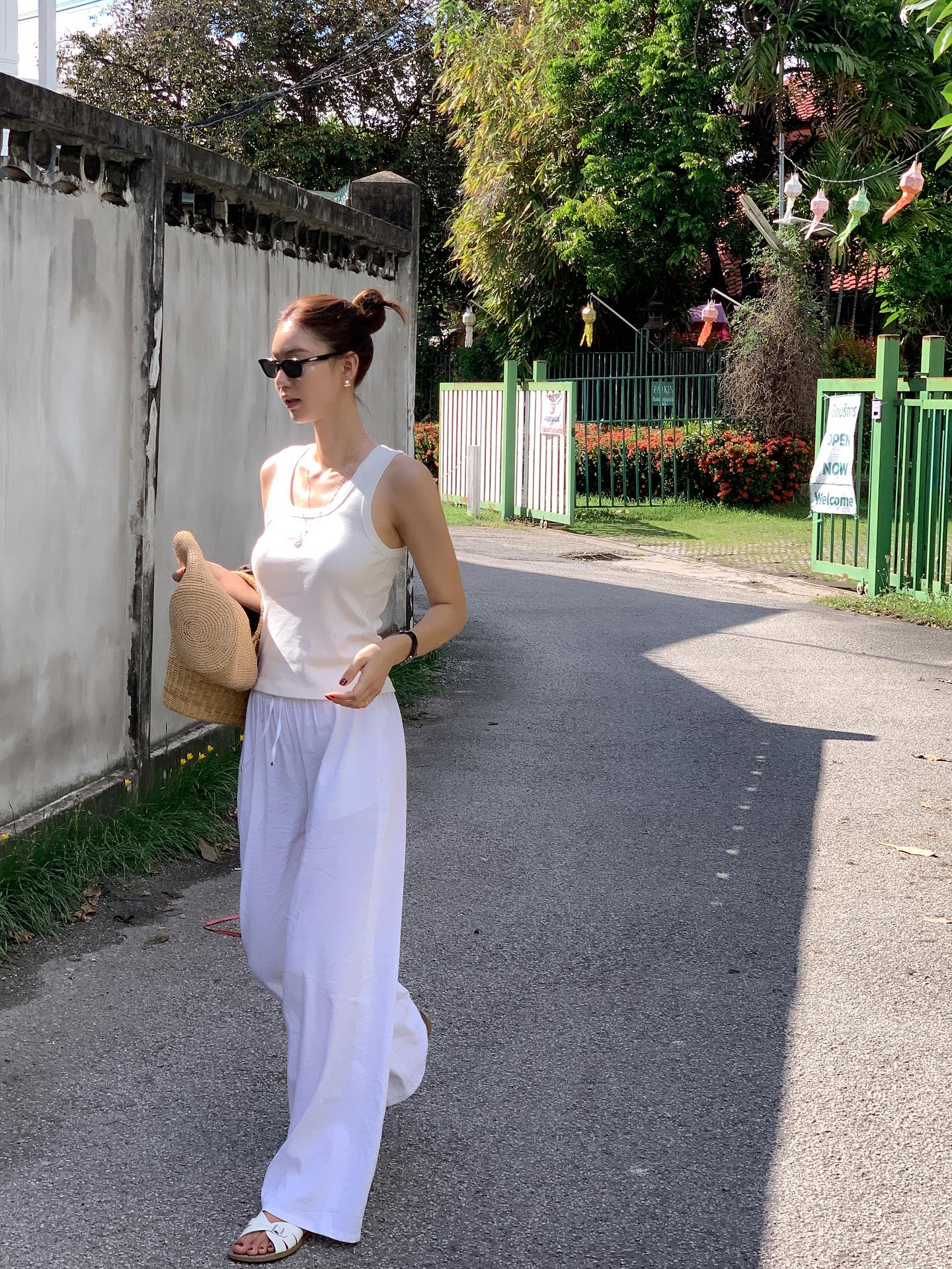 Hè này chị em cứ mặc đồ sáng màu thật nhiều, đảm bảo trẻ ra 5 tuổi- Ảnh 7. Hè này chị em cứ mặc đồ sáng màu thật nhiều, đảm bảo trẻ ra 5 tuổi- Ảnh 7.