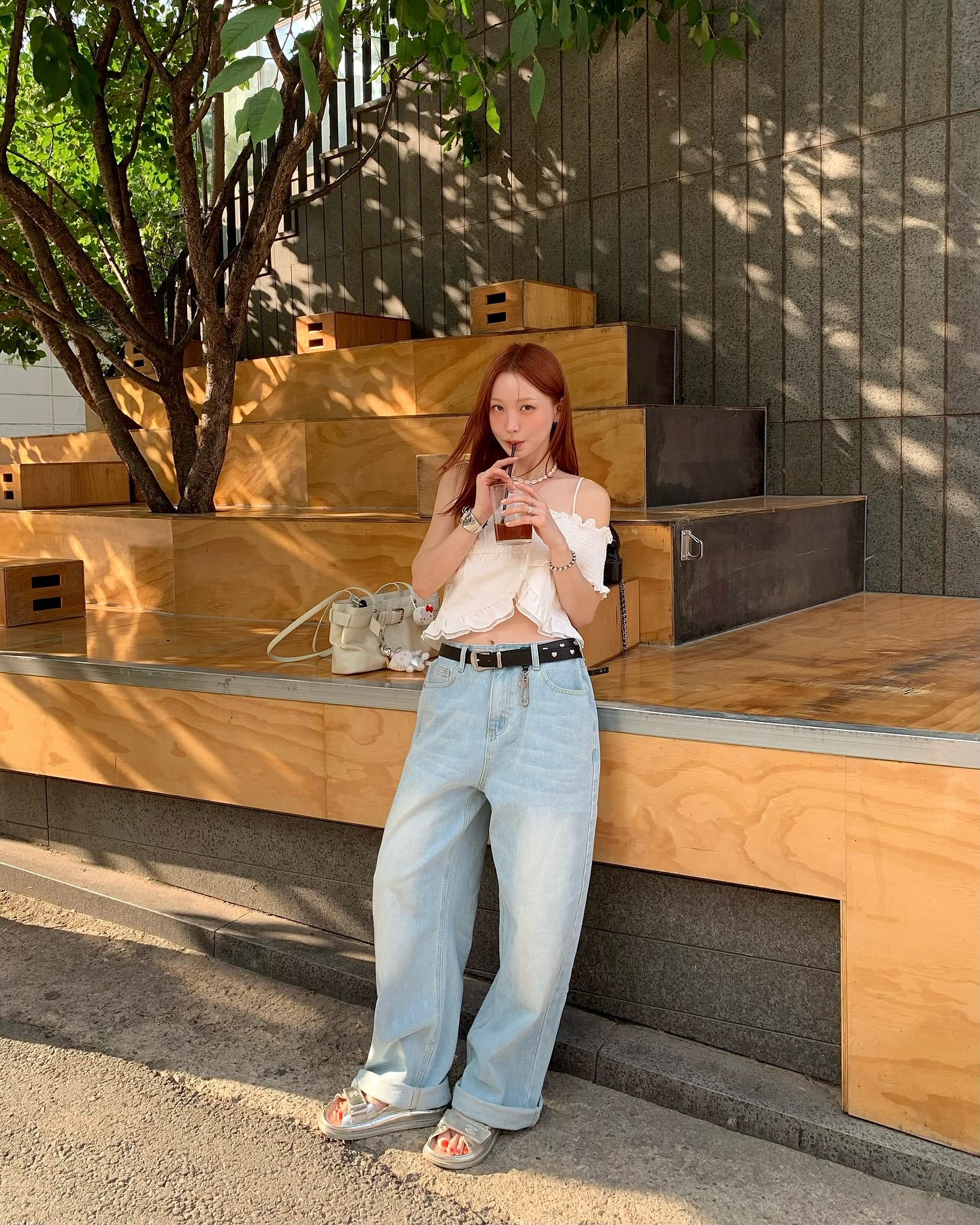 Hè này chị em cứ mặc đồ sáng màu thật nhiều, đảm bảo trẻ ra 5 tuổi- Ảnh 3. Hè này chị em cứ mặc đồ sáng màu thật nhiều, đảm bảo trẻ ra 5 tuổi- Ảnh 3.