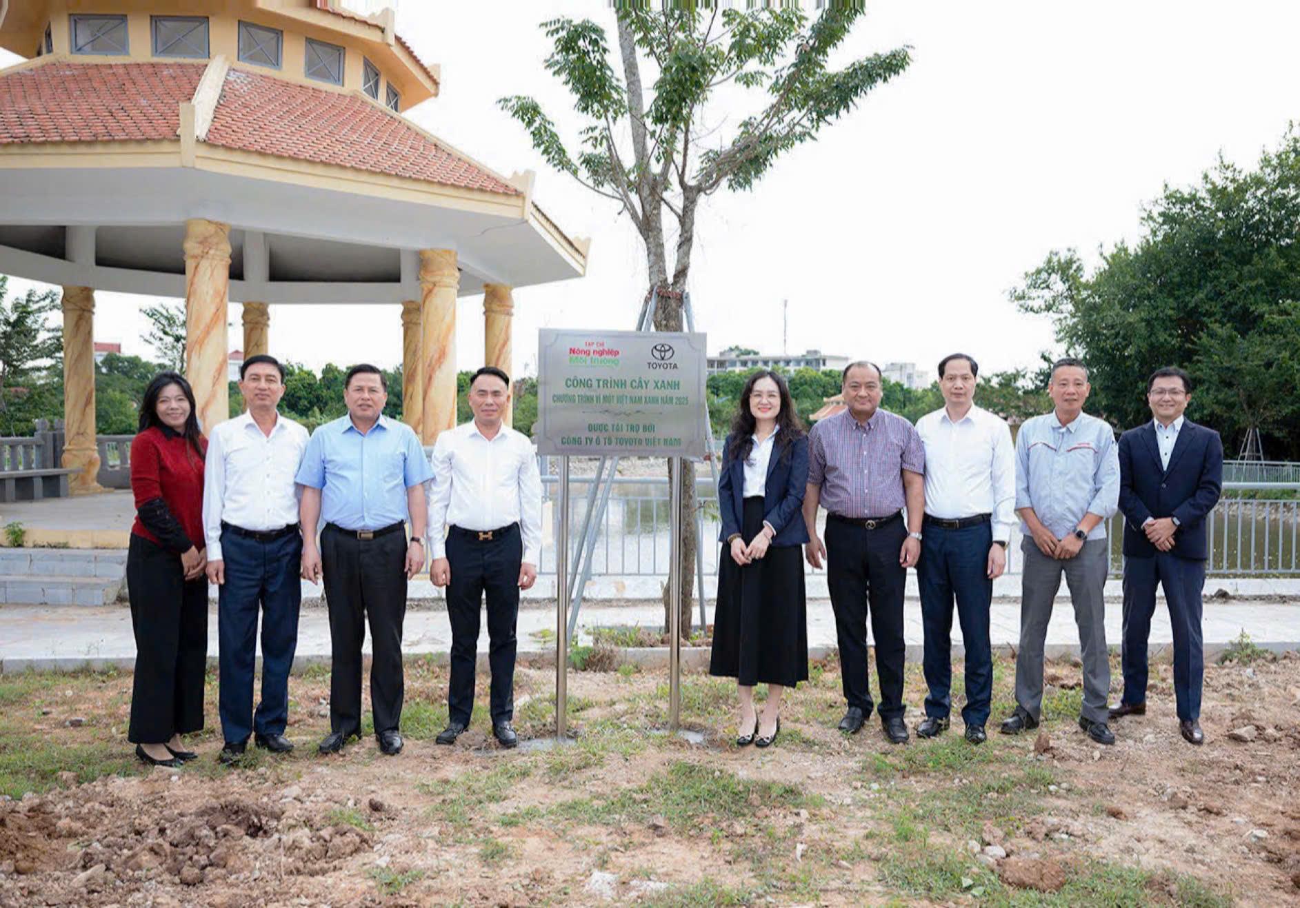 &ldquo;Toyota cam kết v&igrave; một Việt Nam xanh hơn, sạch hơn v&agrave; hạnh ph&uacute;c hơn&rdquo;.- Ảnh 3.