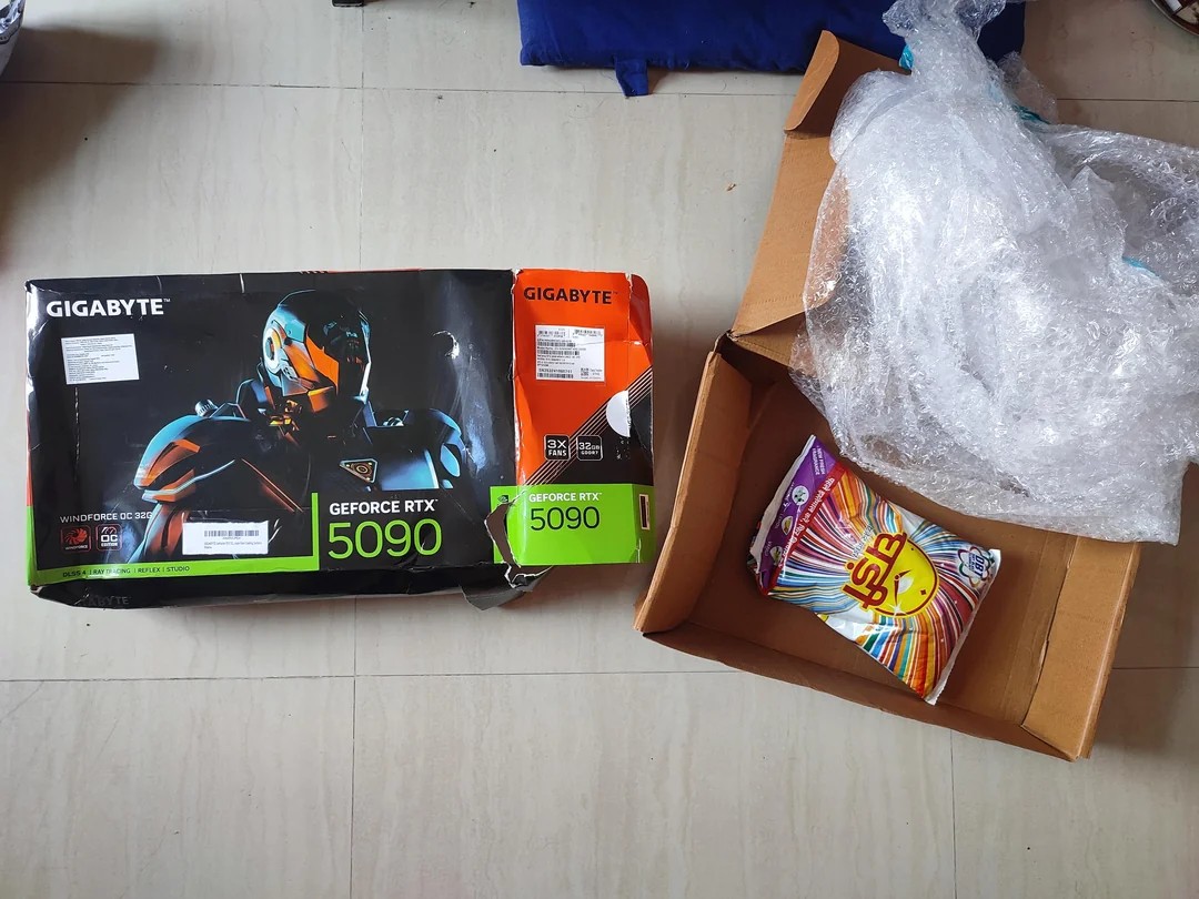 Bỏ 84 triệu mua RTX 5090 tr&ecirc;n Amazon Ấn Độ, nhận về t&uacute;i bột giặt 1 kg - Ảnh 2.