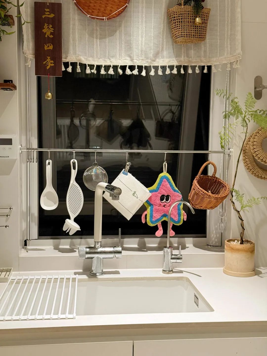 Nhìn bếp nhà hàng xóm, tôi mới nhận ra: Mình đã sắp xếp sai suốt bao năm - khoảng cách thật sự quá lớn - Ảnh 10.