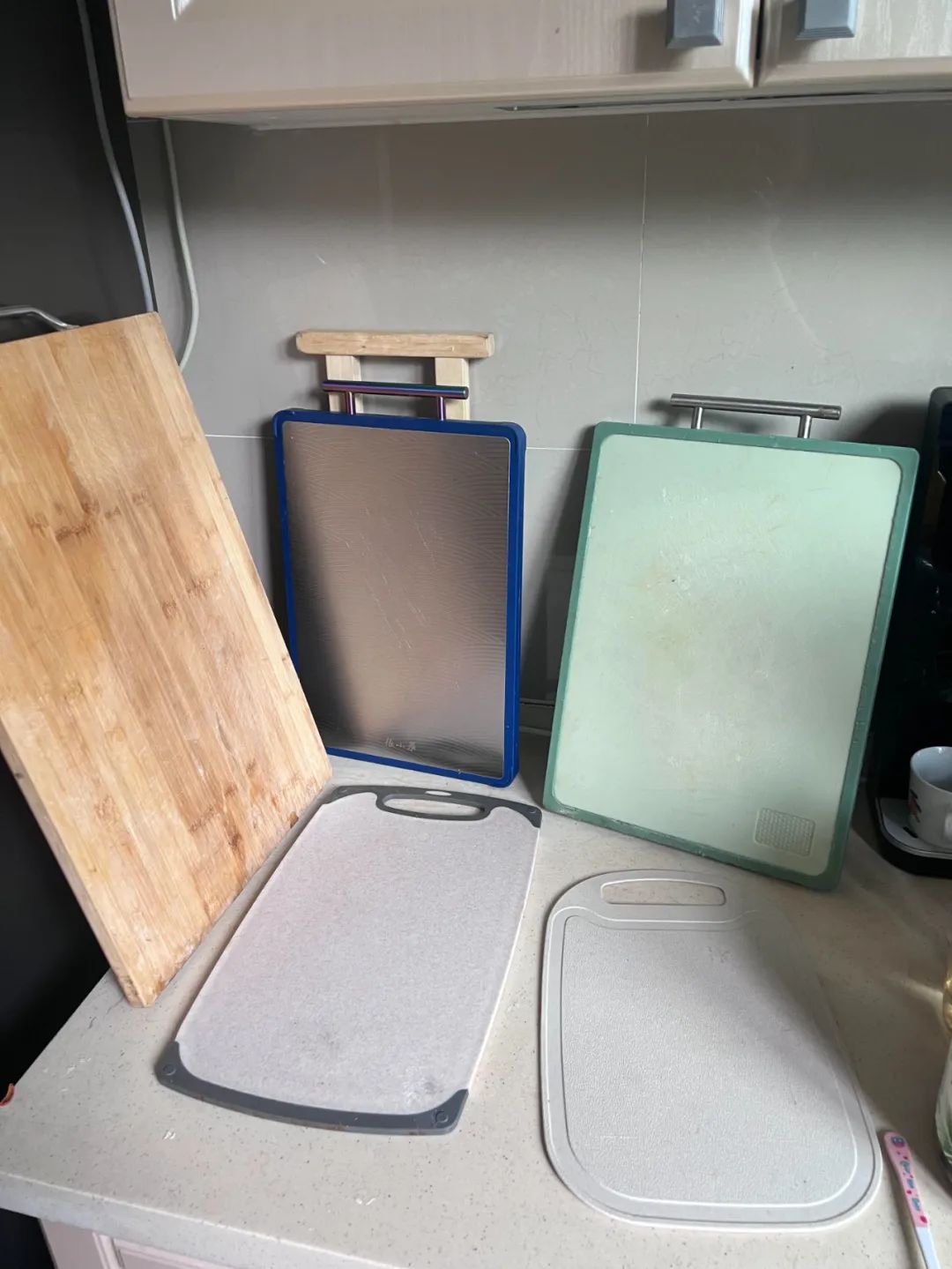 Nhìn bếp nhà hàng xóm, tôi mới nhận ra: Mình đã sắp xếp sai suốt bao năm - khoảng cách thật sự quá lớn - Ảnh 8.